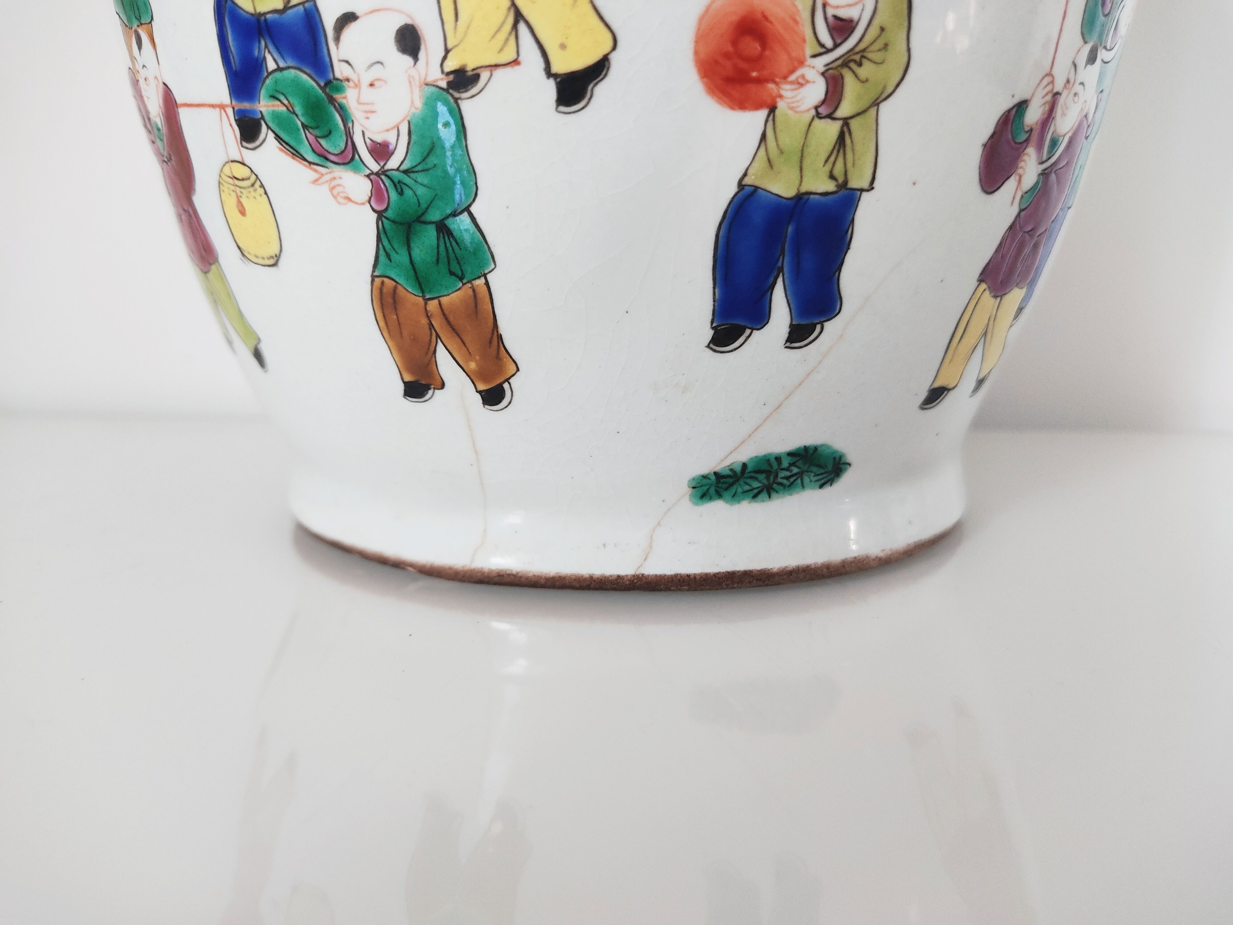 Chinese vase family green decoration dragon kite