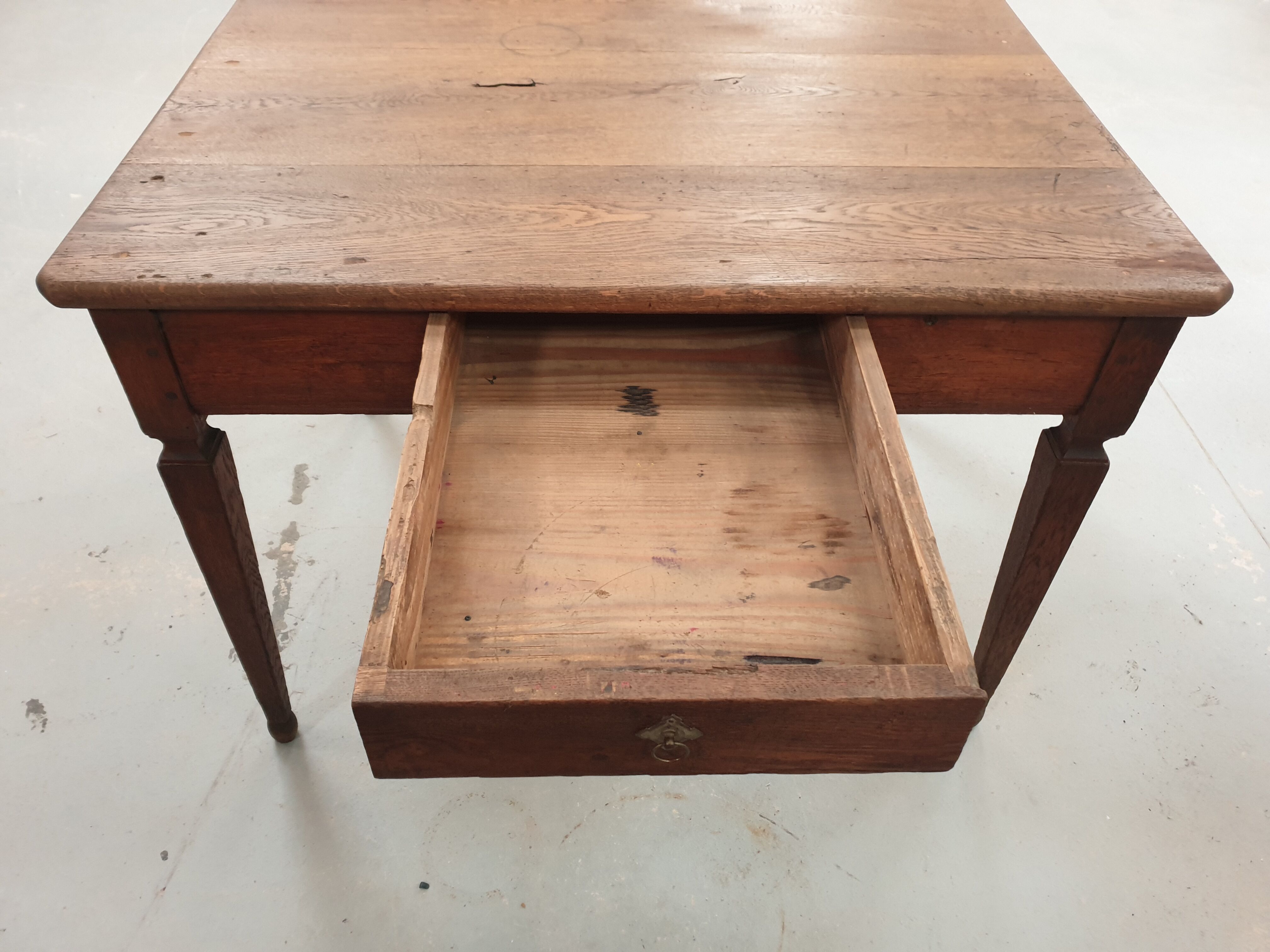 Late XIX debut XX farm table