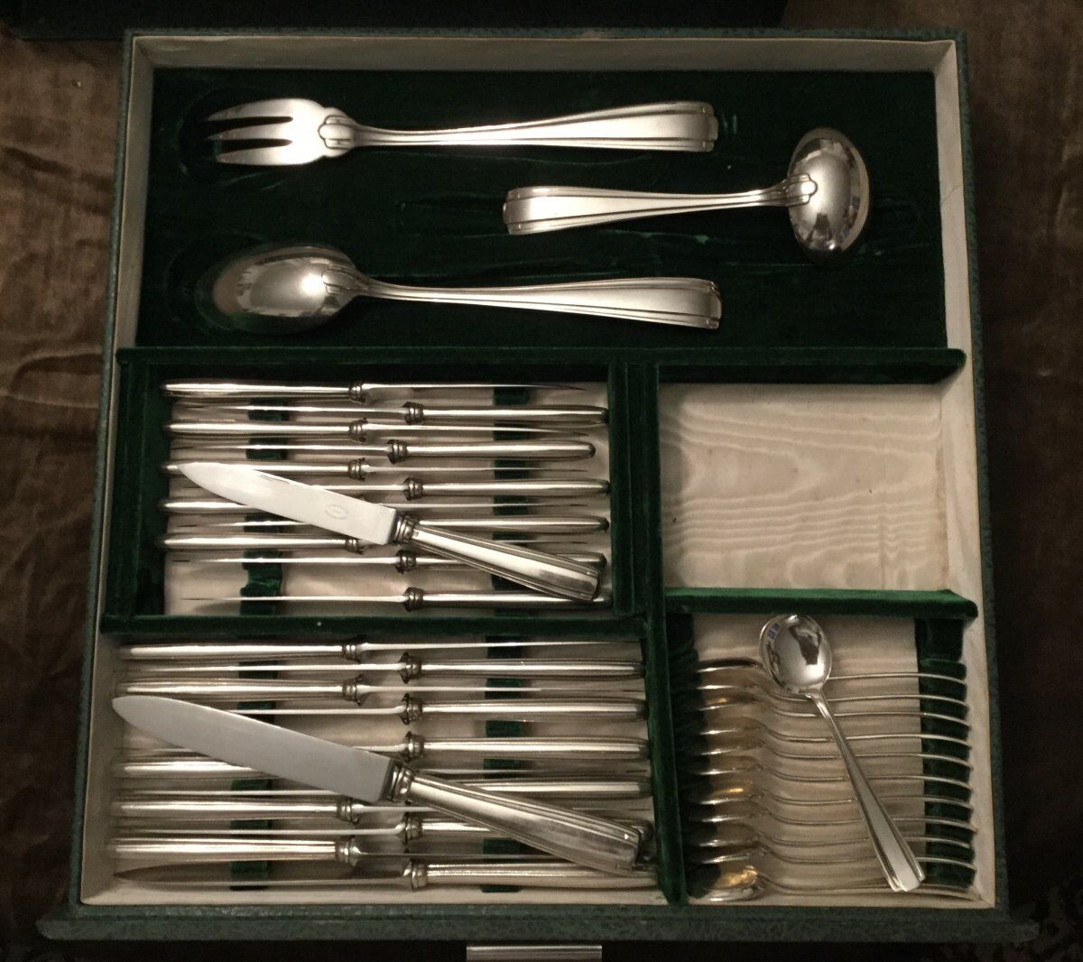Housewife 151 pieces silver metal boulenger