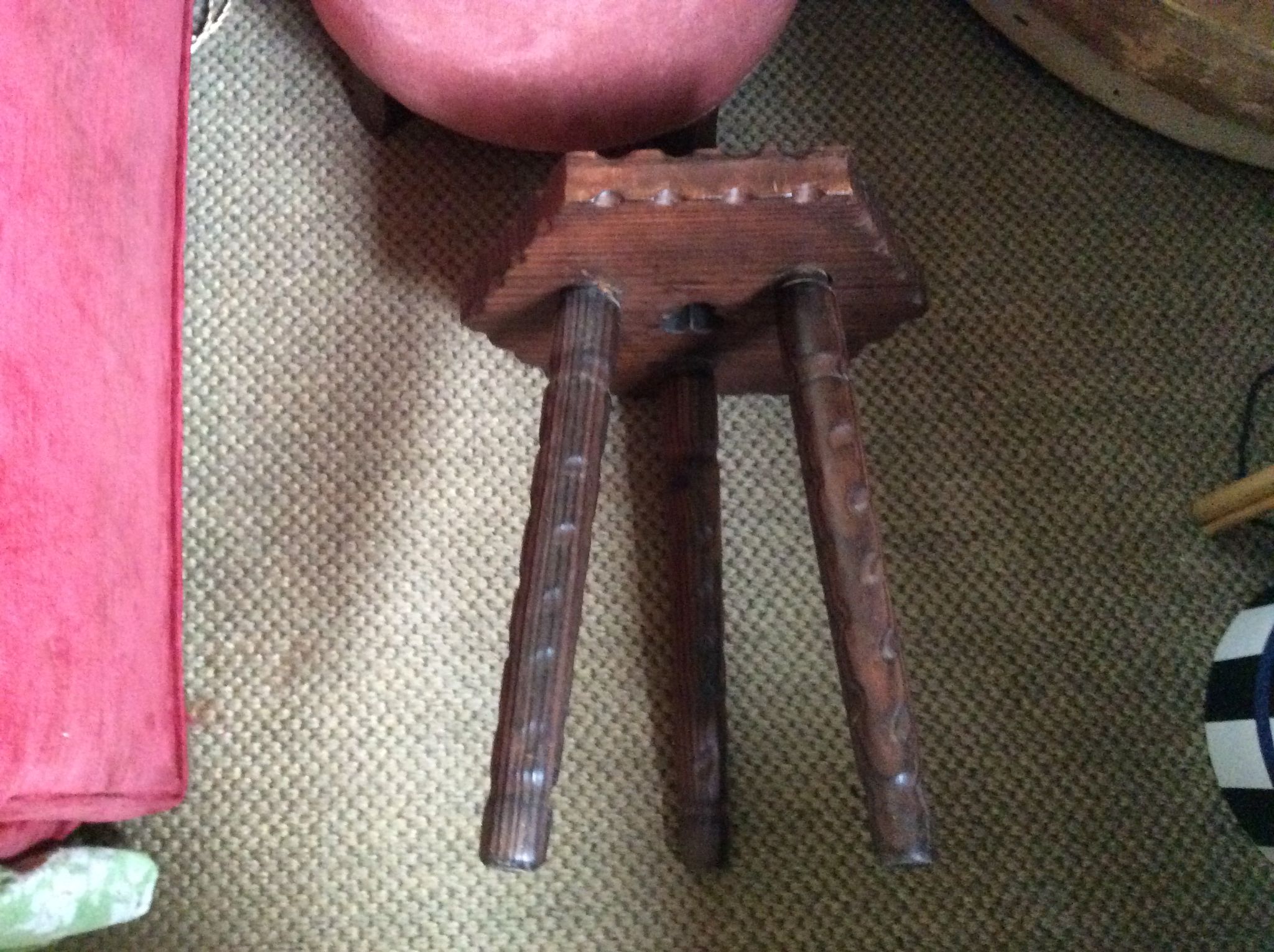 Tabouret tripode