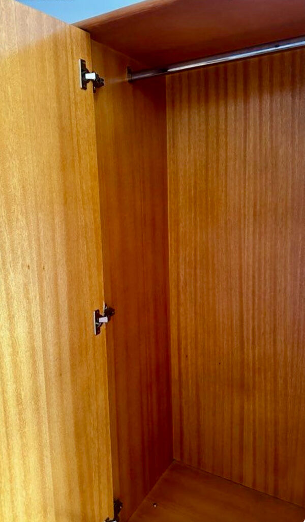 Armoire vintage en bois et cannage rotin (années 70)