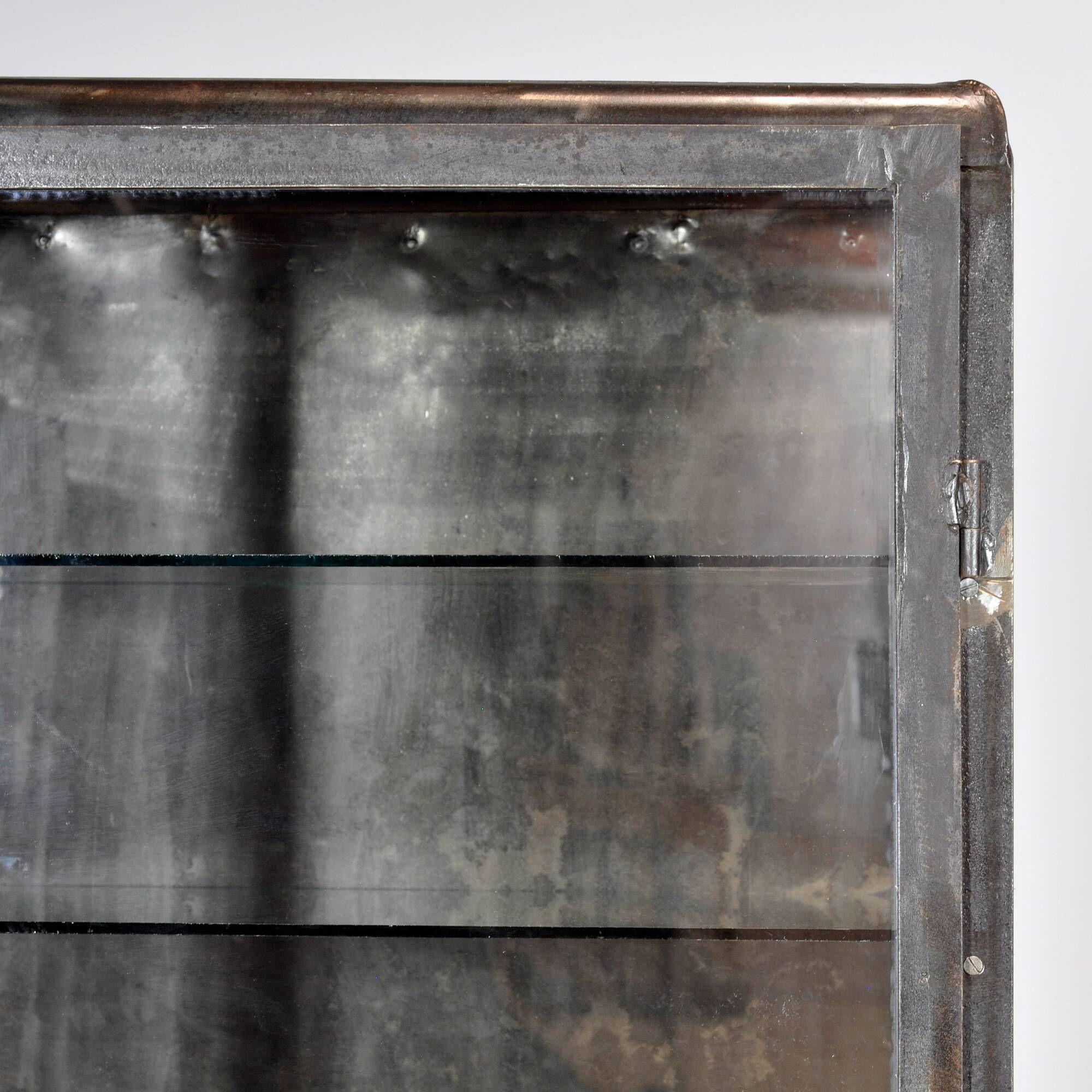 Cabinet de médecine en fer poli, années 1950