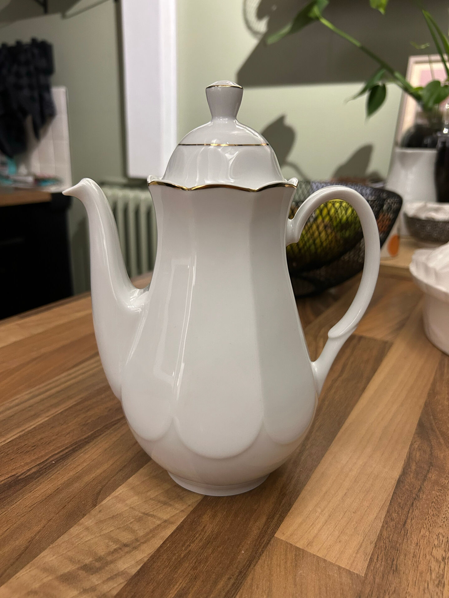Vintage coffee pot in white porcelain with a gold trim.