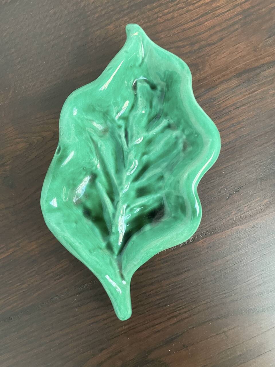 Plat feuille céramique verte