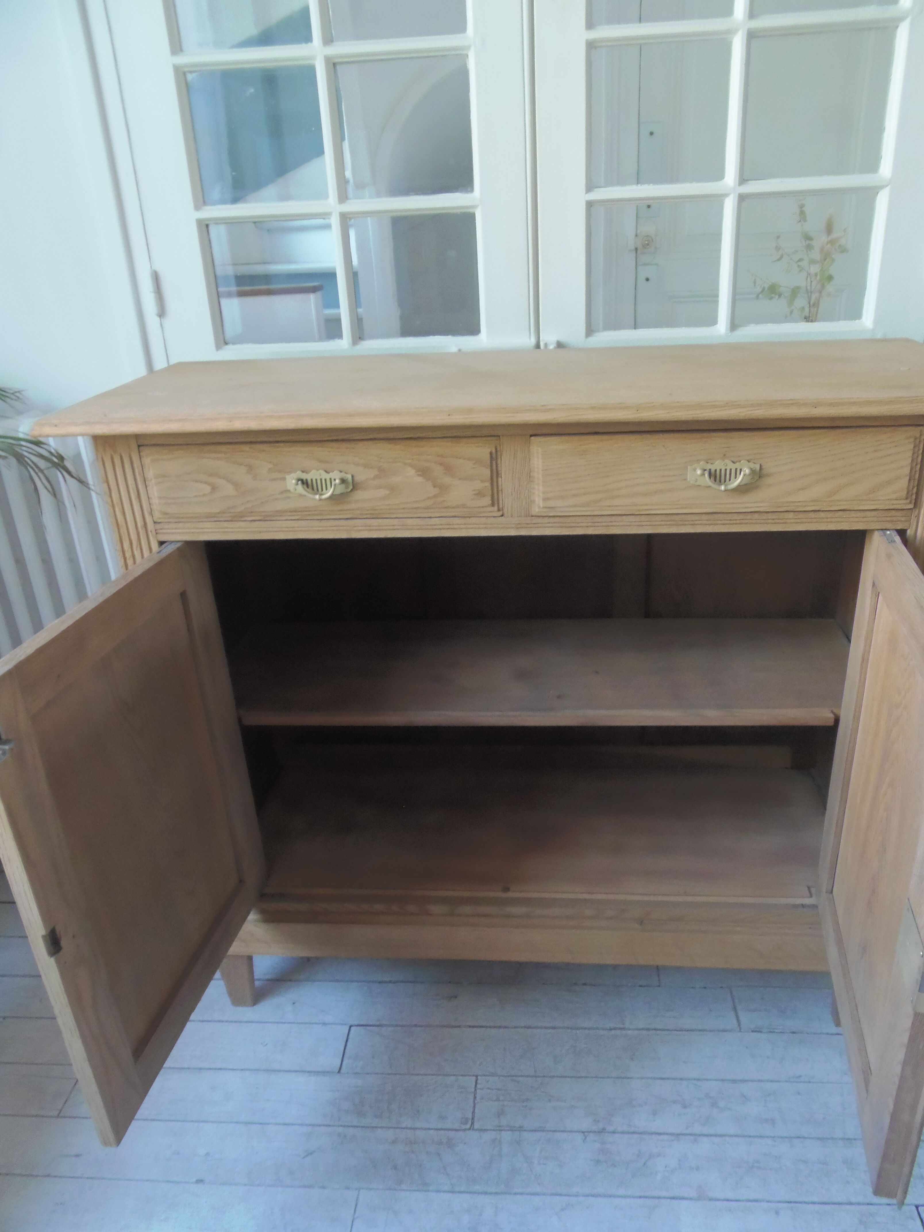 Vintage shallow oak sideboard, 2 drawers, 2 doors, 1 shelf.