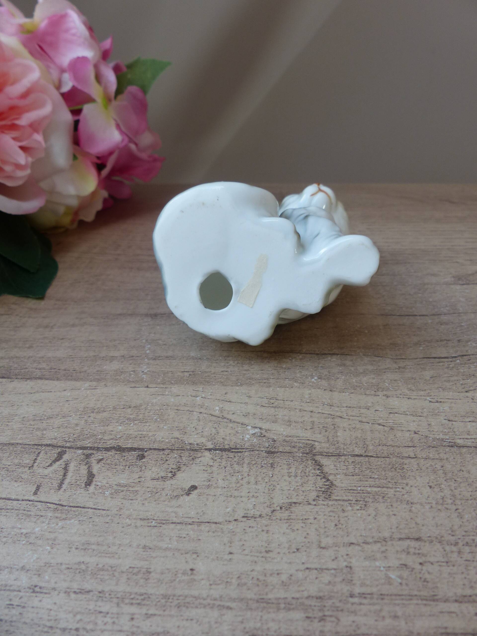 Vintage porcelain sitting cat figurine taiwan collection