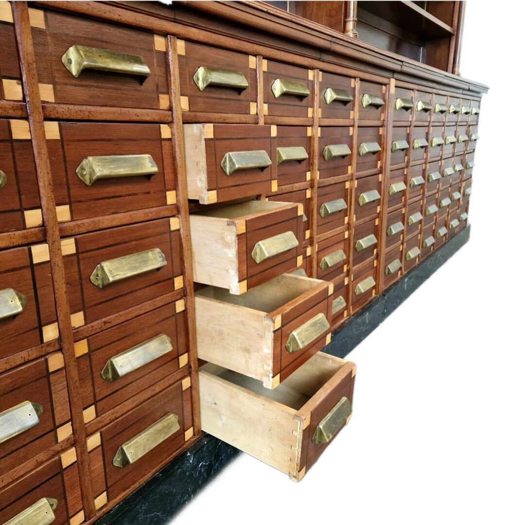 Grande armoire d’apothicaire Art Déco en acajou, 1909