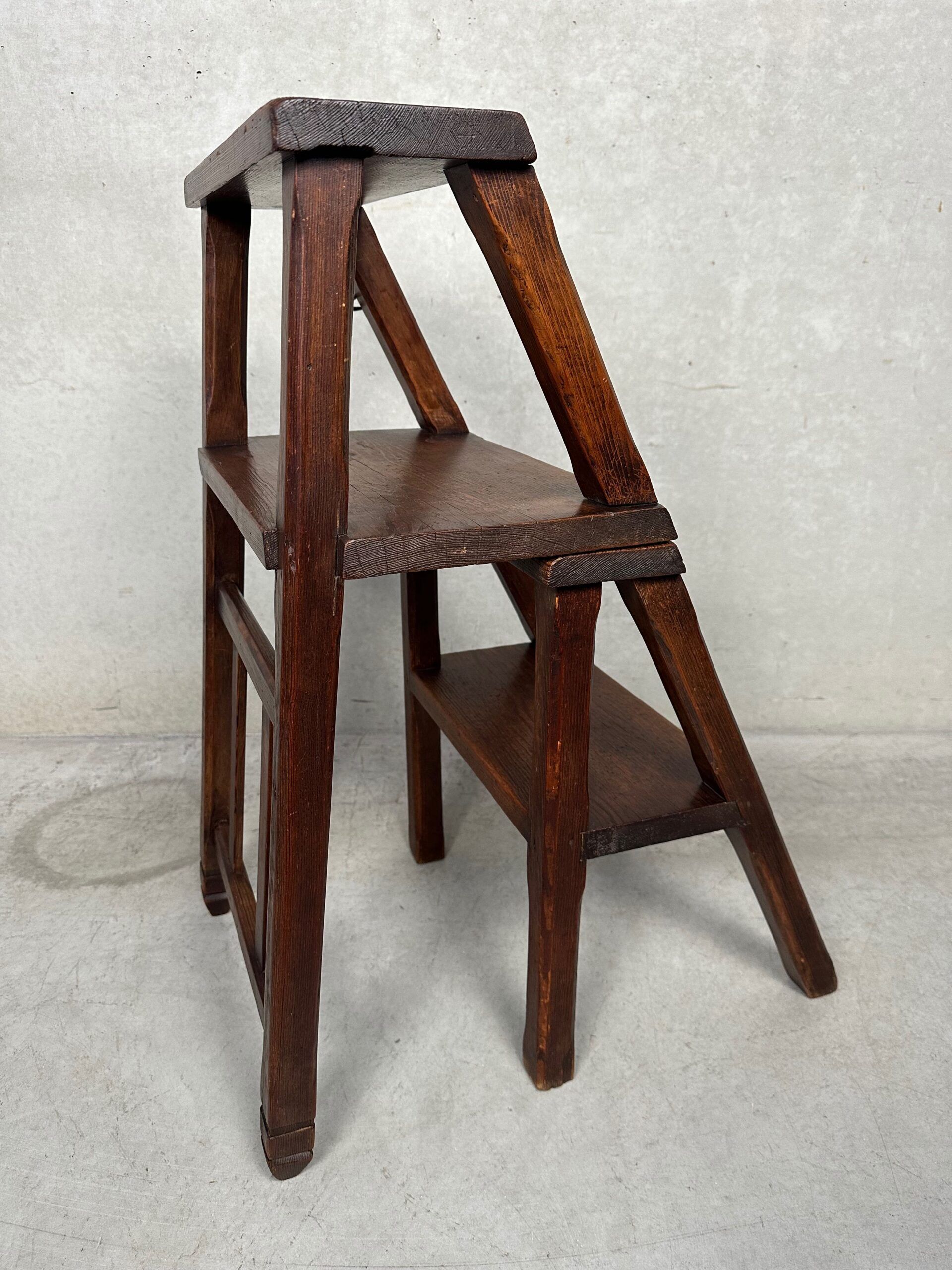 Échelle / chaise de bibliothèque antique