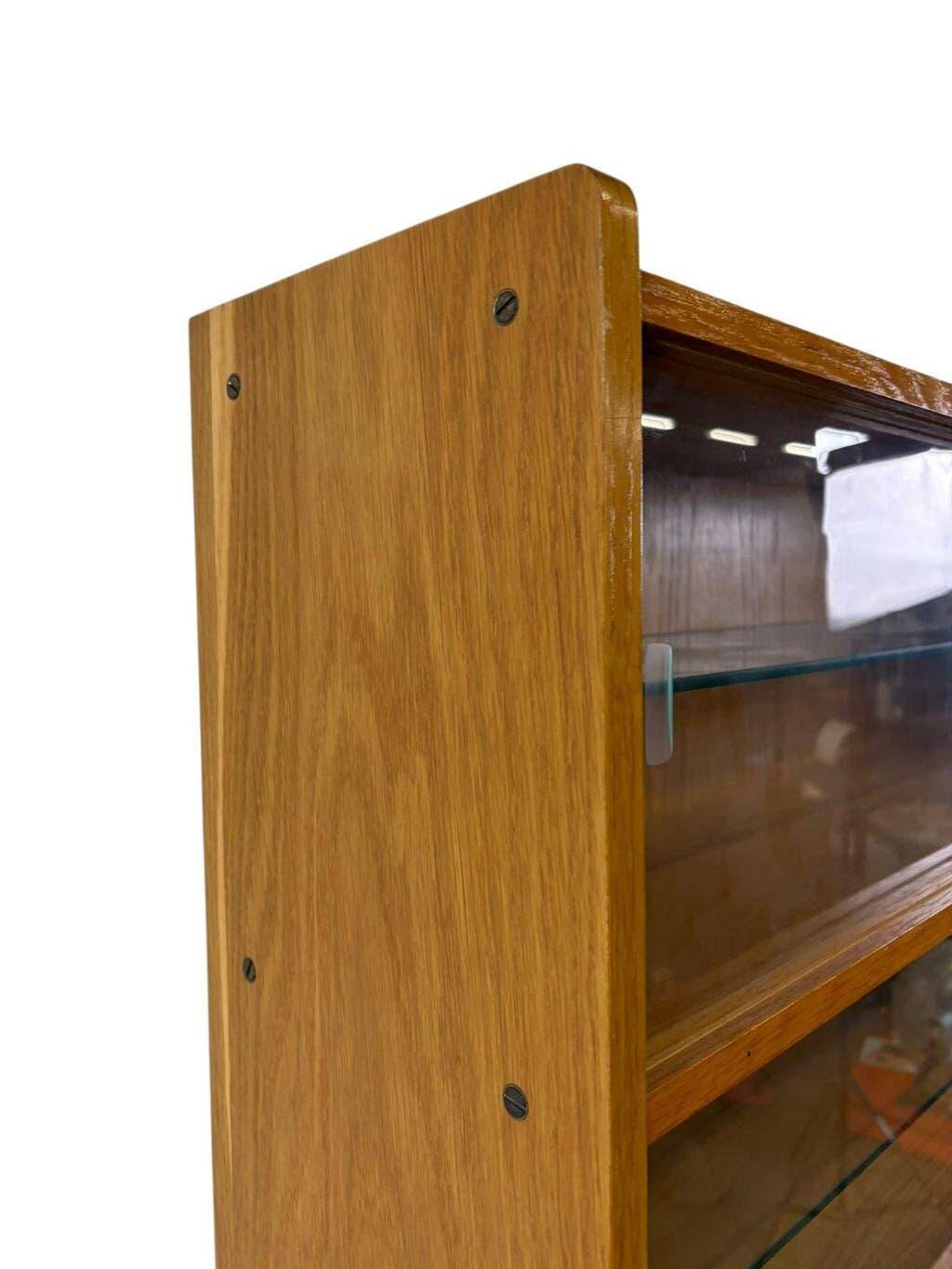 Étagère/vitrine/meuble de collection vintage en bois peu profond
