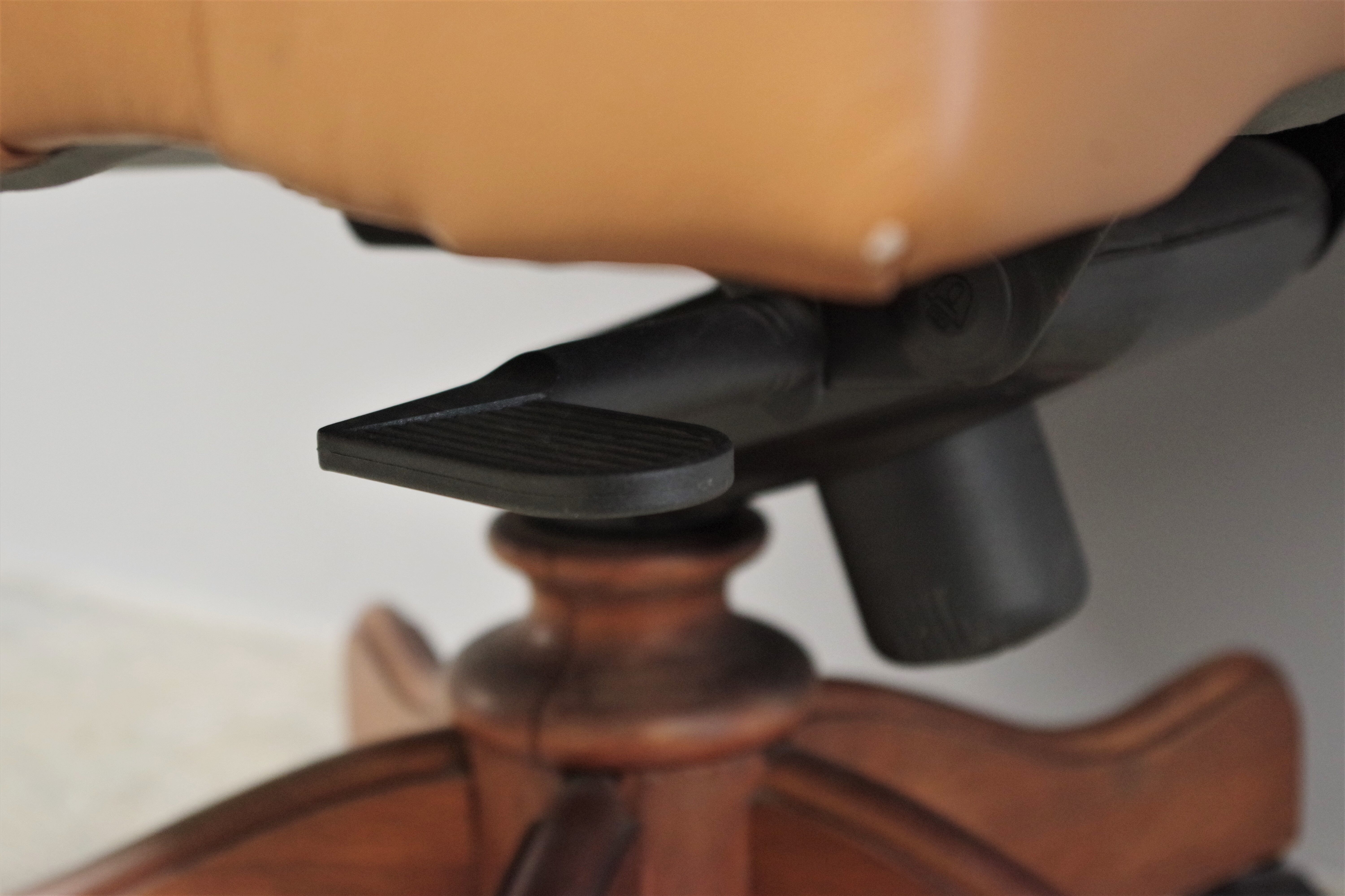 Leather office chair by Fior, 1980