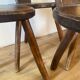 4 chaises tripode de ferme brutalistes