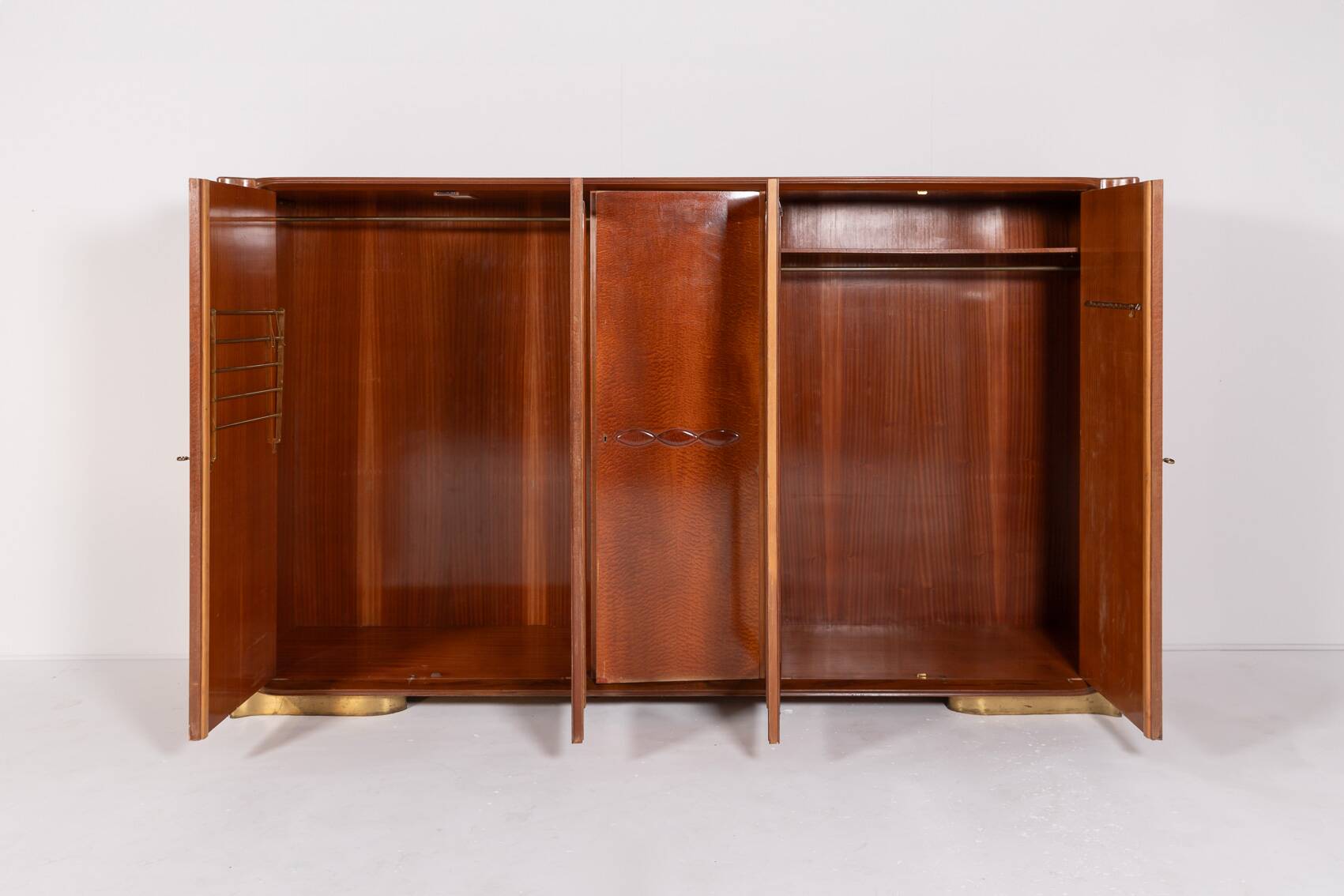 Italian Mid-Century Maple veneer wardrobe from 1950’s