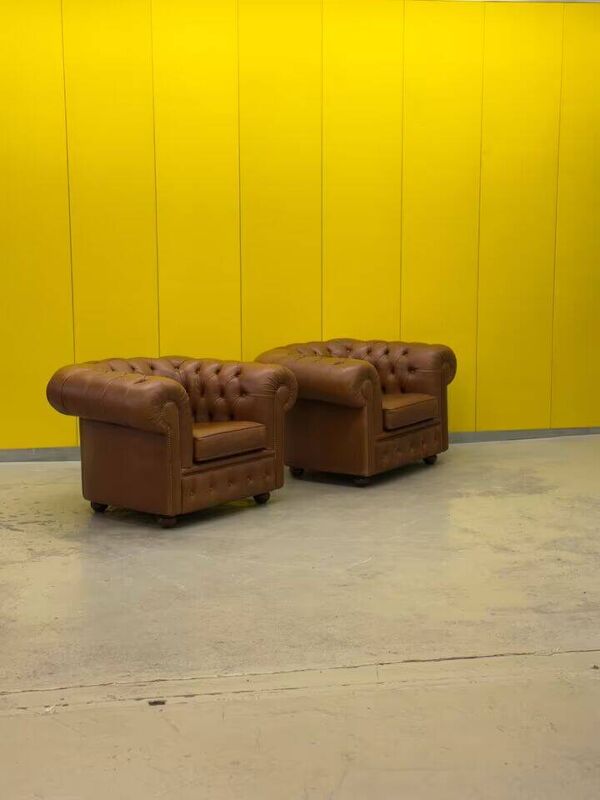 Fauteuil Chesterfield en cuir marron (le prix est pour un)