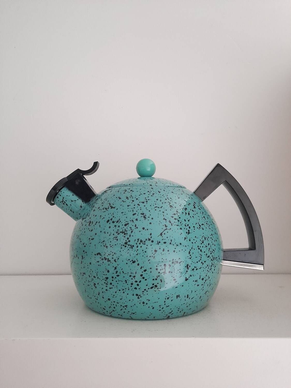 Bouilloire vintage 80s design postmoderne