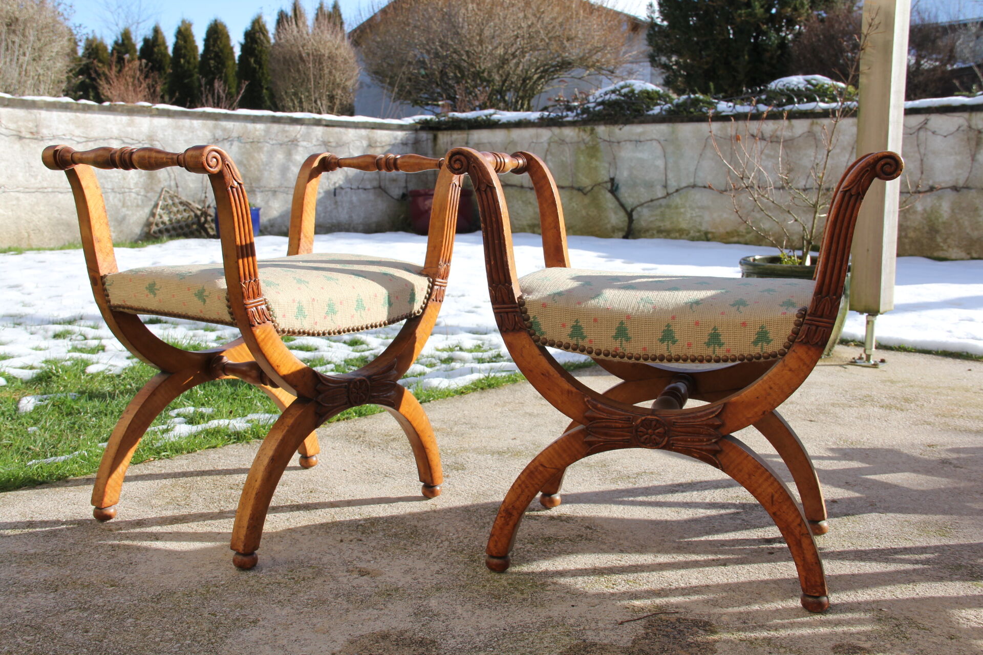 Dagobert armchairs