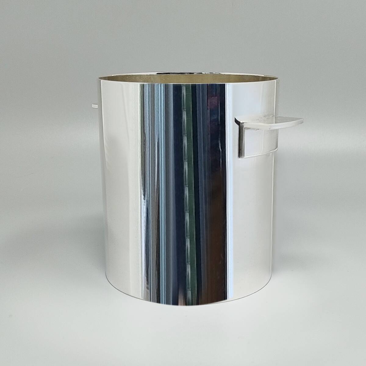1960s Gorgeous Ice Bucket by Durousseau & Raynaud in Silver Plated. Made in