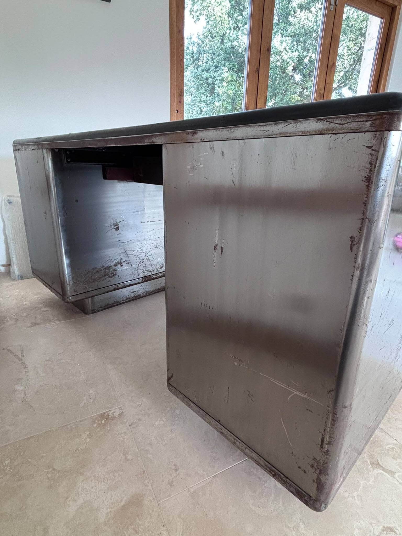 Bureau industriel vintage des années 50 – double caisson, 7 tiroirs, métal