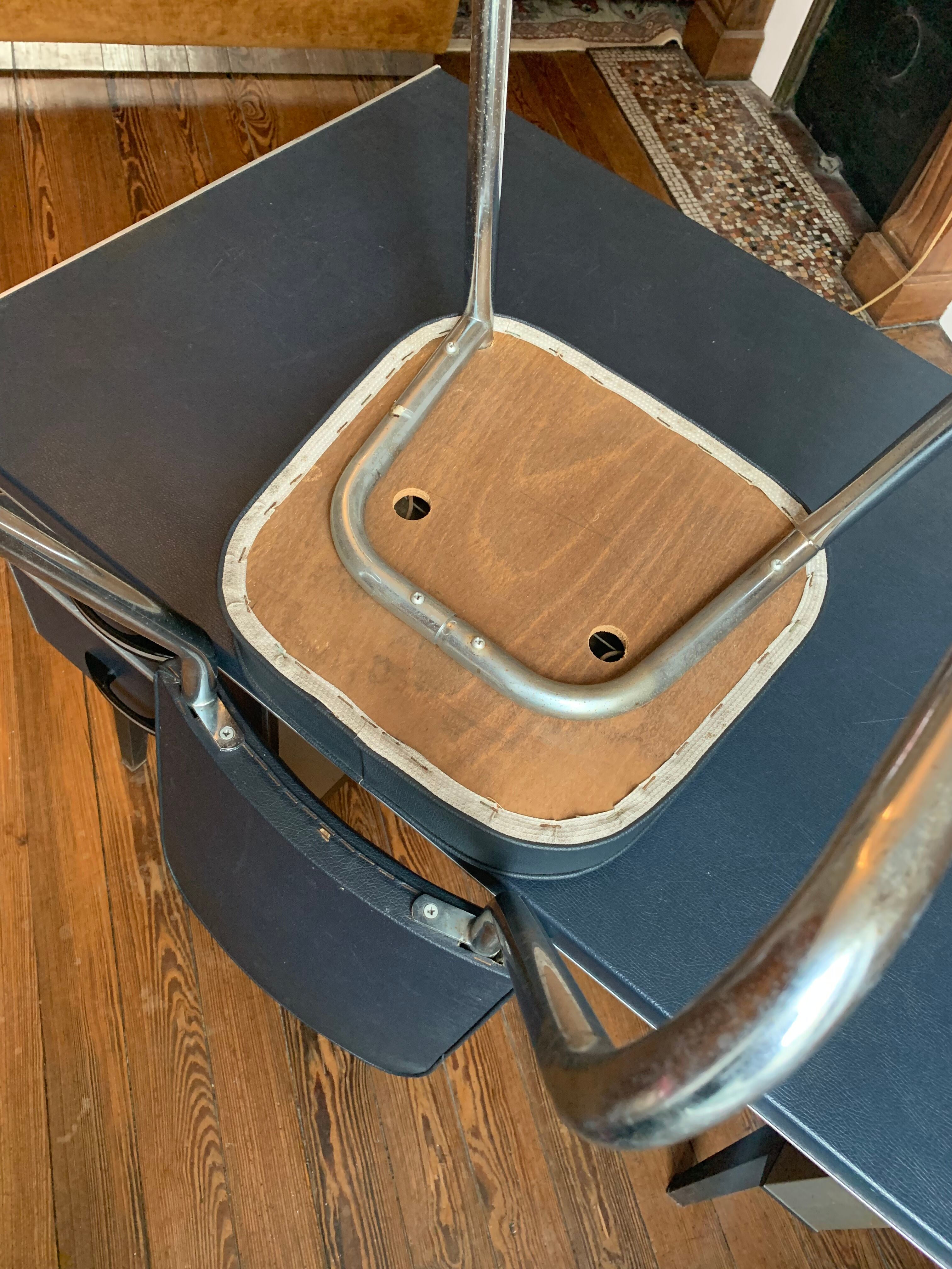 Indus desk and its chair