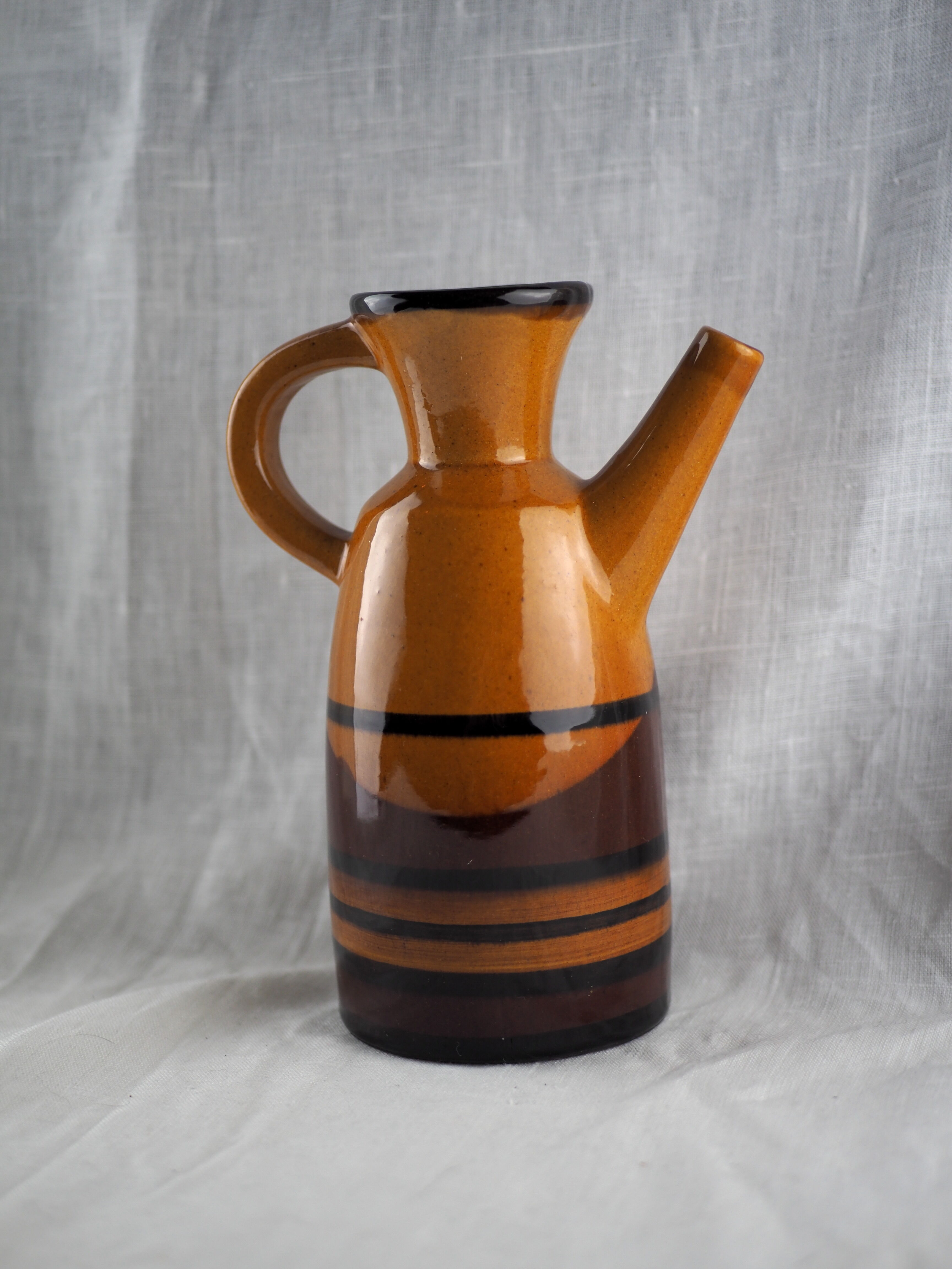 Water pitcher, vibe sixties black and ochre - anonymous - 50s / 60s