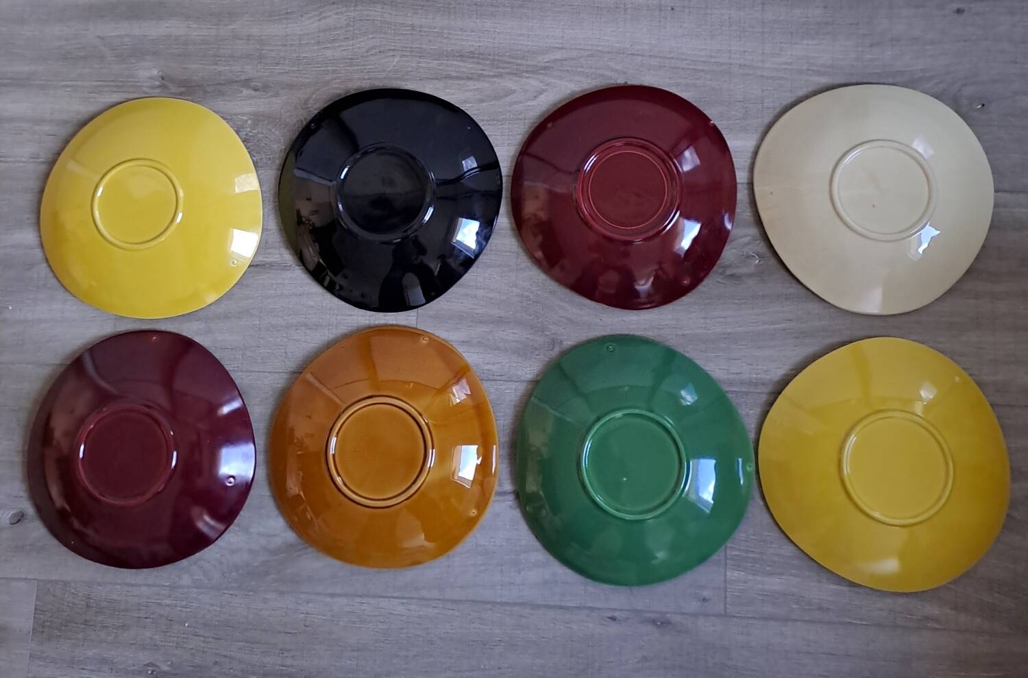 8 Vintage plates, 60s/70s