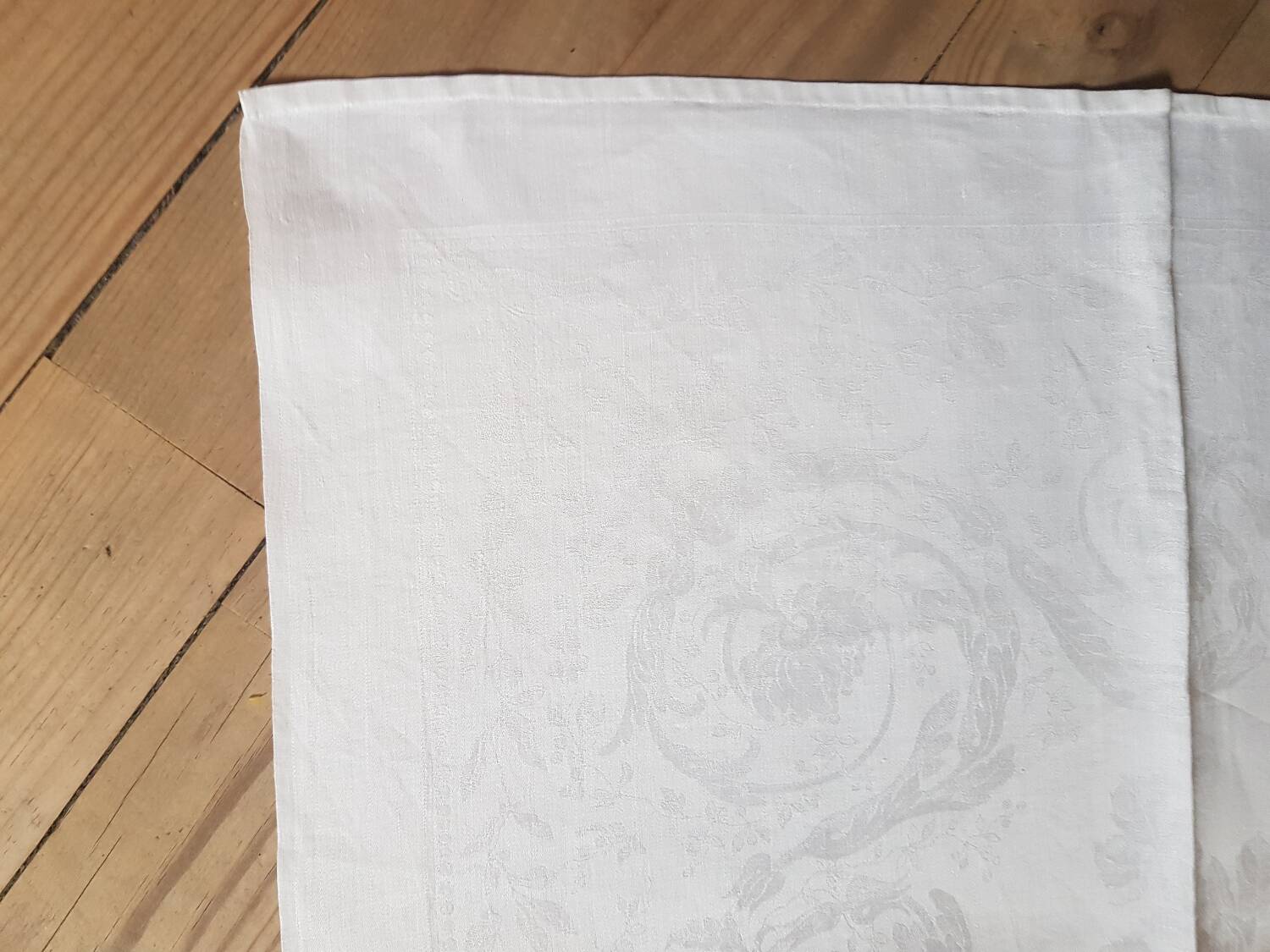 Set of 12 monogrammed linen napkins DC