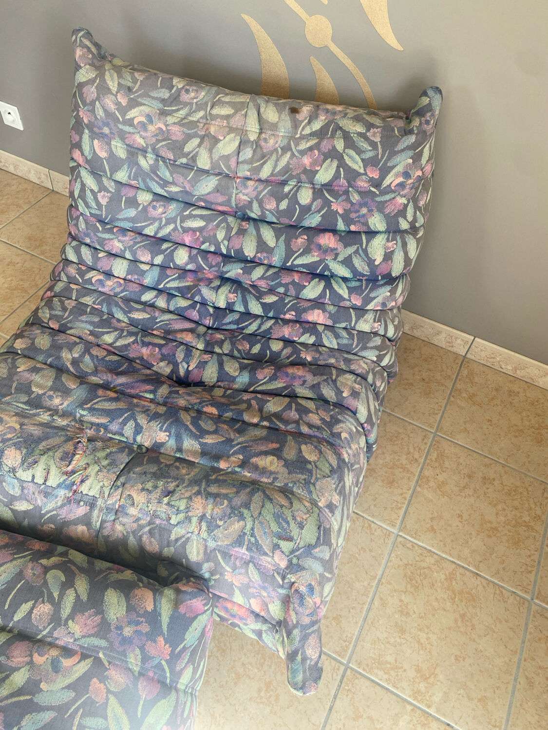 Shoe cabinet with its pouf by Michel Ducaroy for Ligne Roset.