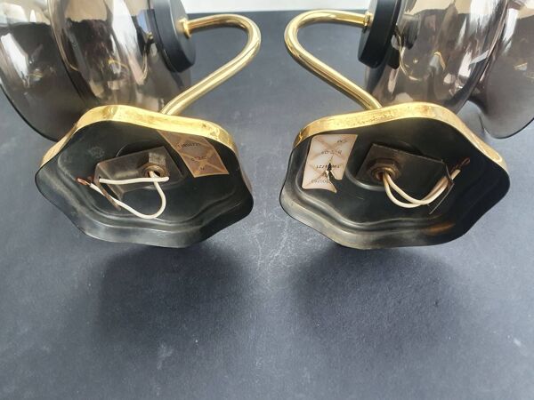 Paire d'appliques en laiton doré et verre fumé anciennes
