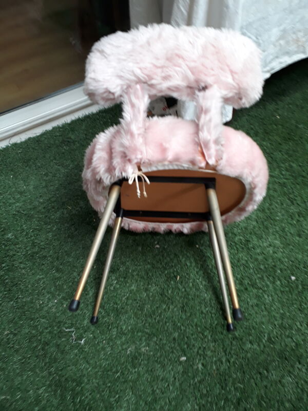 Chaise Pelfran moumoute rose