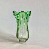 Vase en verre vert du milieu du siècle années 1960