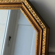 Miroir octogonal doré aux reflets cuivré