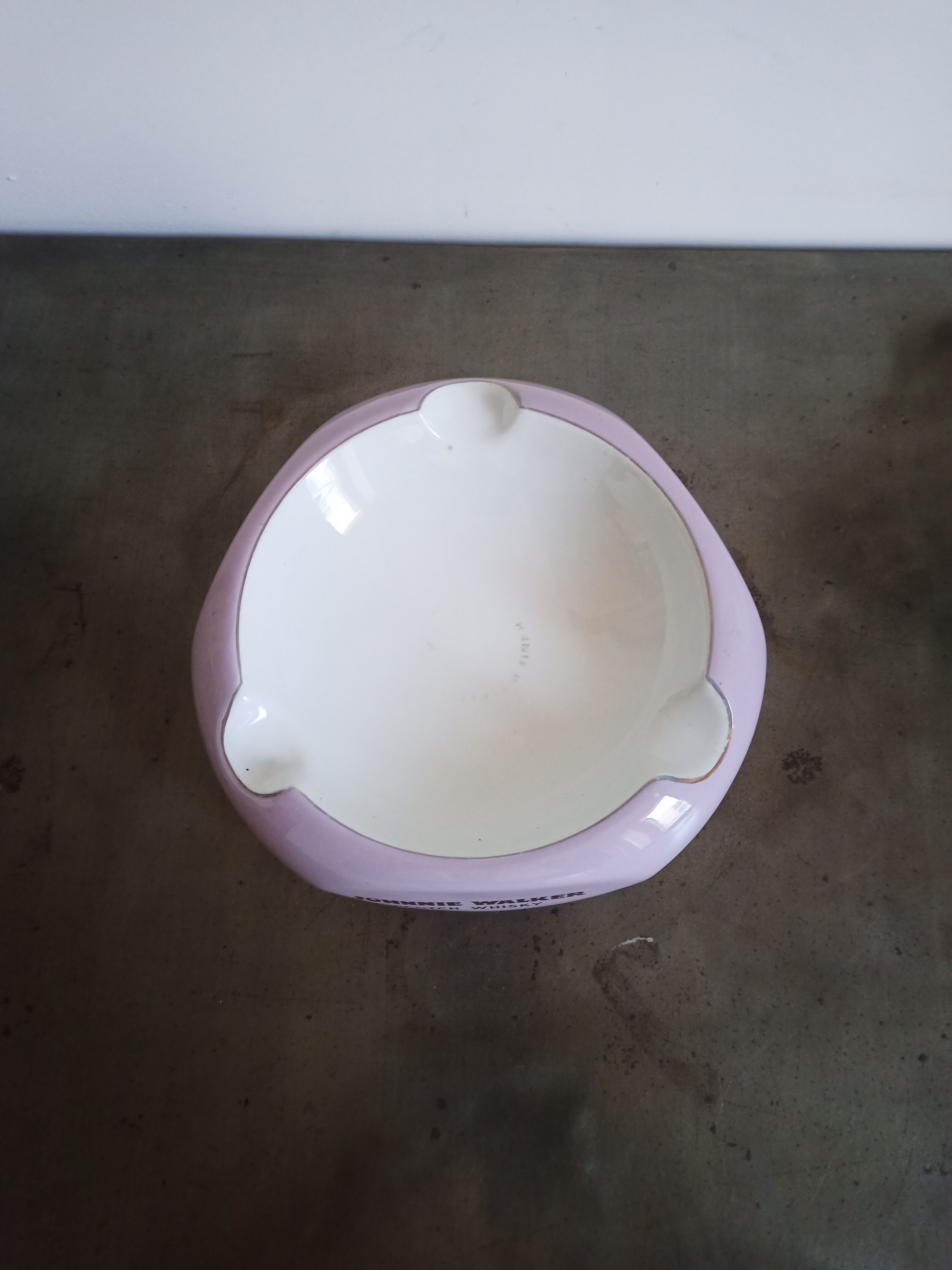 Johnnie Walker ceramic countertop ashtray