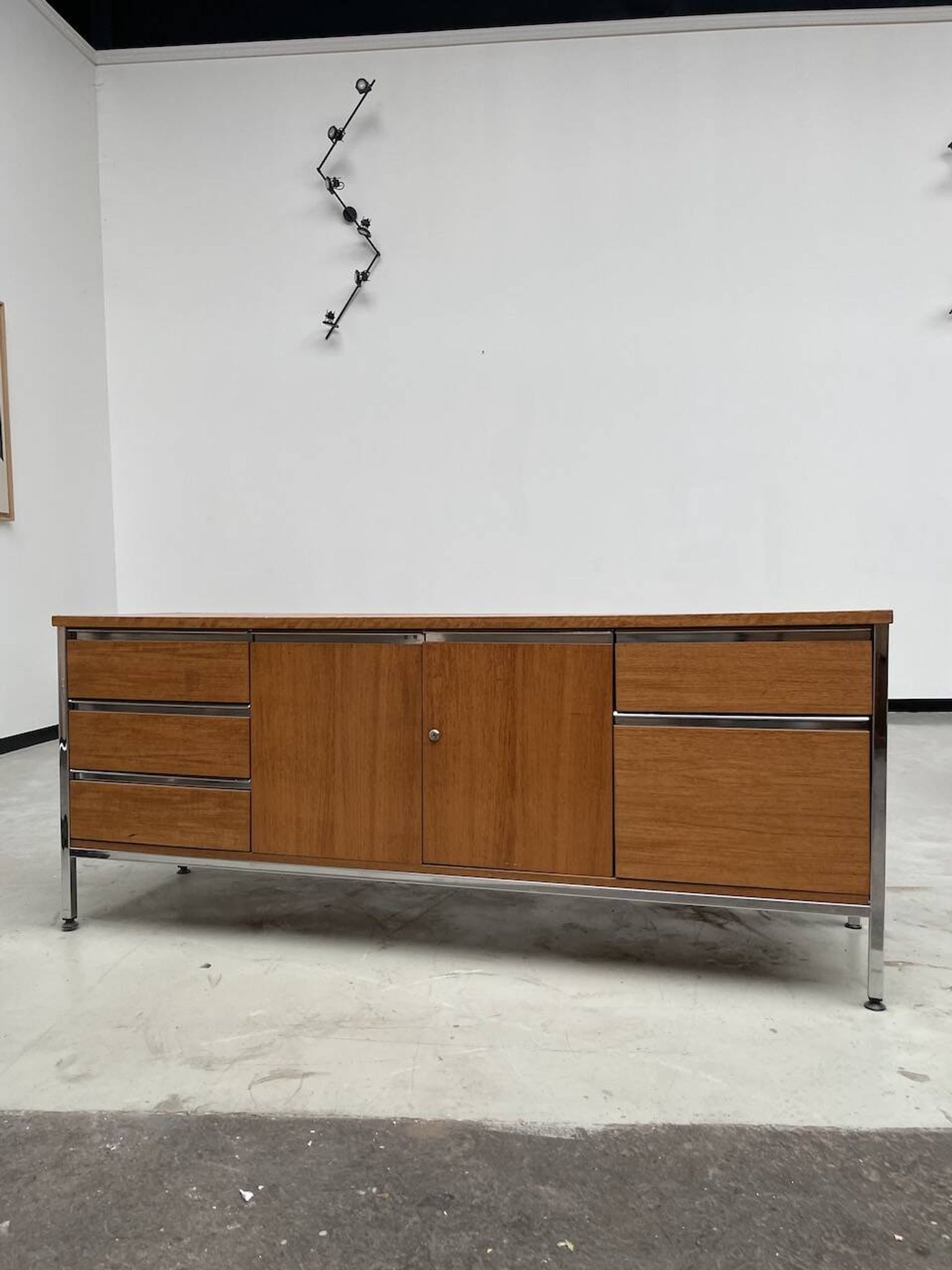 1960s modernist enfilade