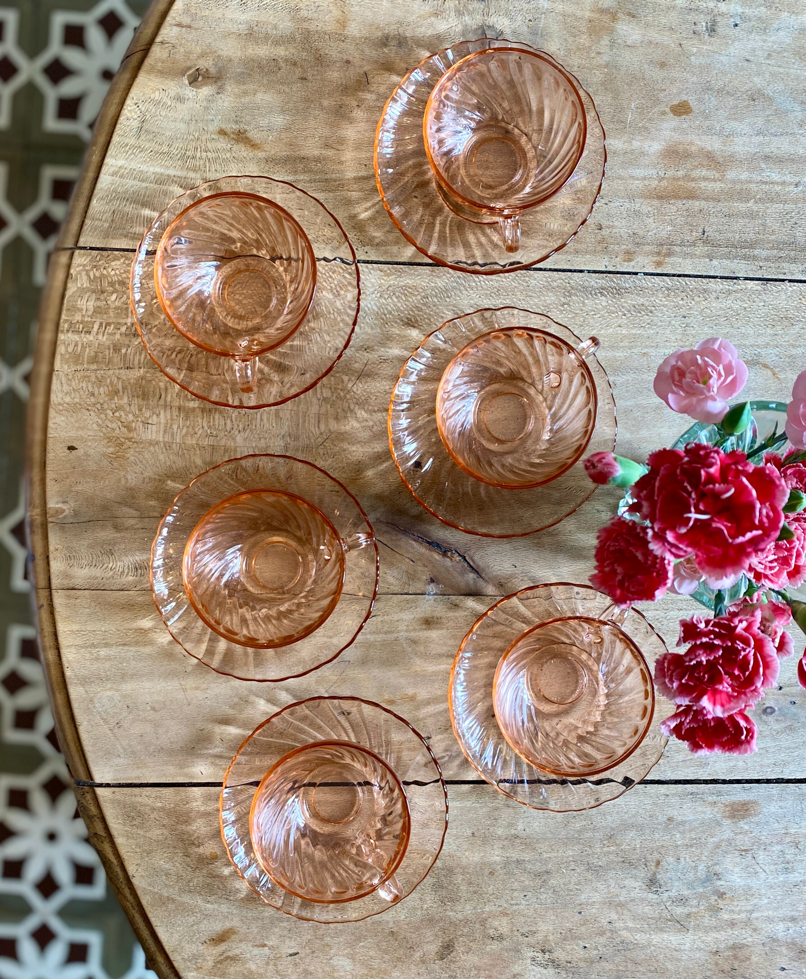Set of 6 cups and vintage saucer in rosaline from Arcoroc