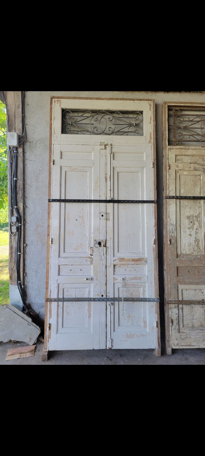 Double Haussmannian doors
