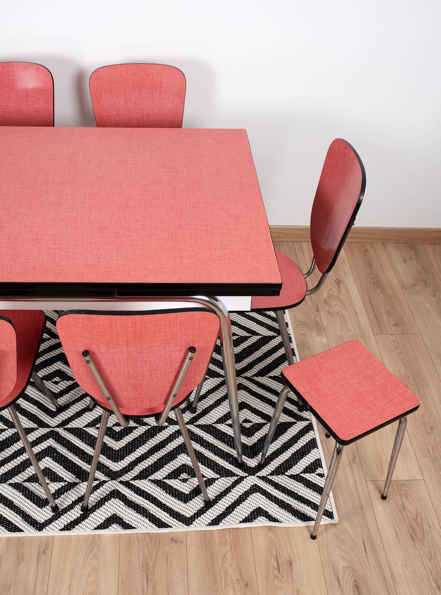 Extendable table and 6 chairs in Formica and stainless steel, brand FURANIA EUROPALU