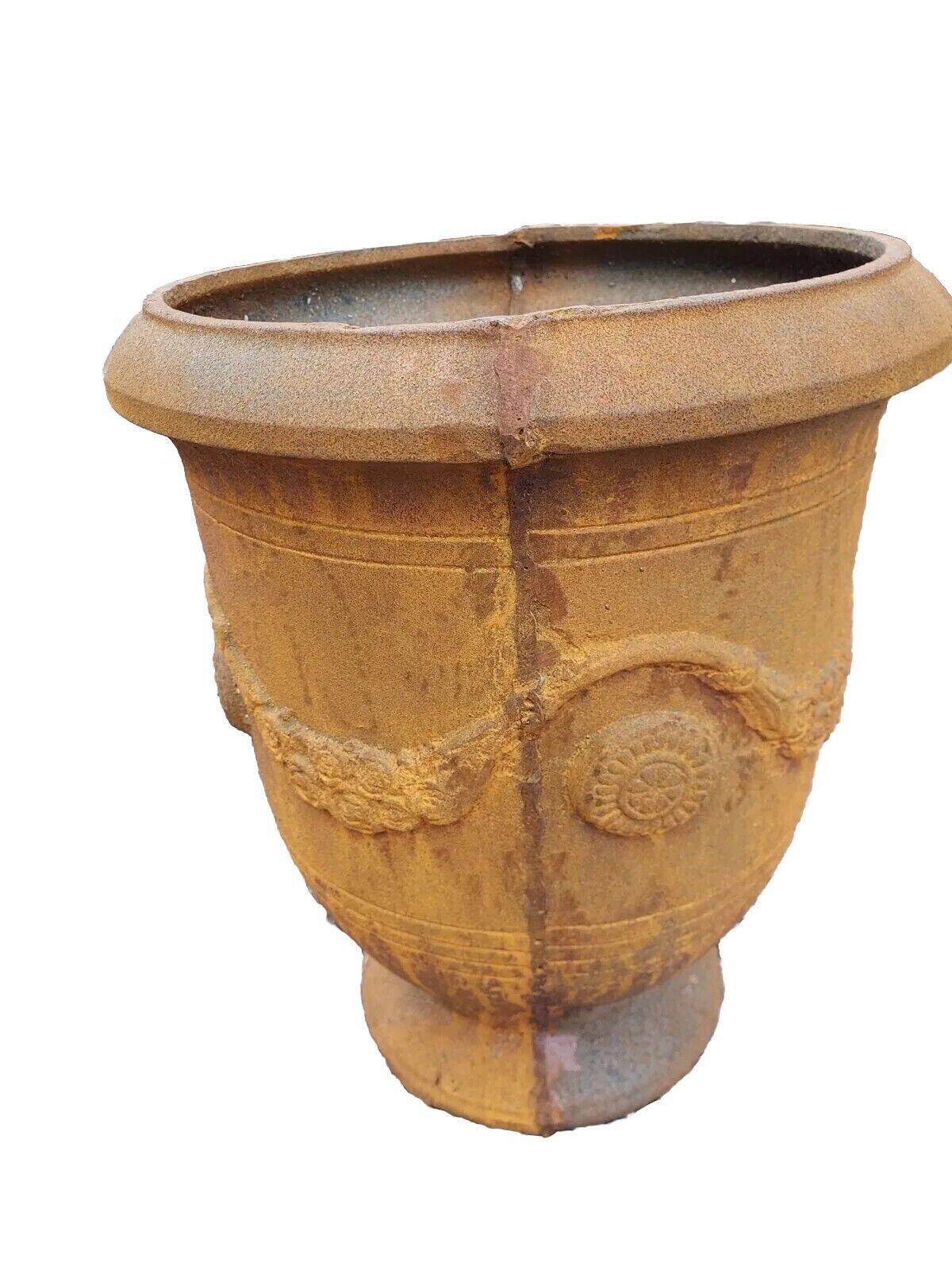 Anduse Medici vase in cast iron