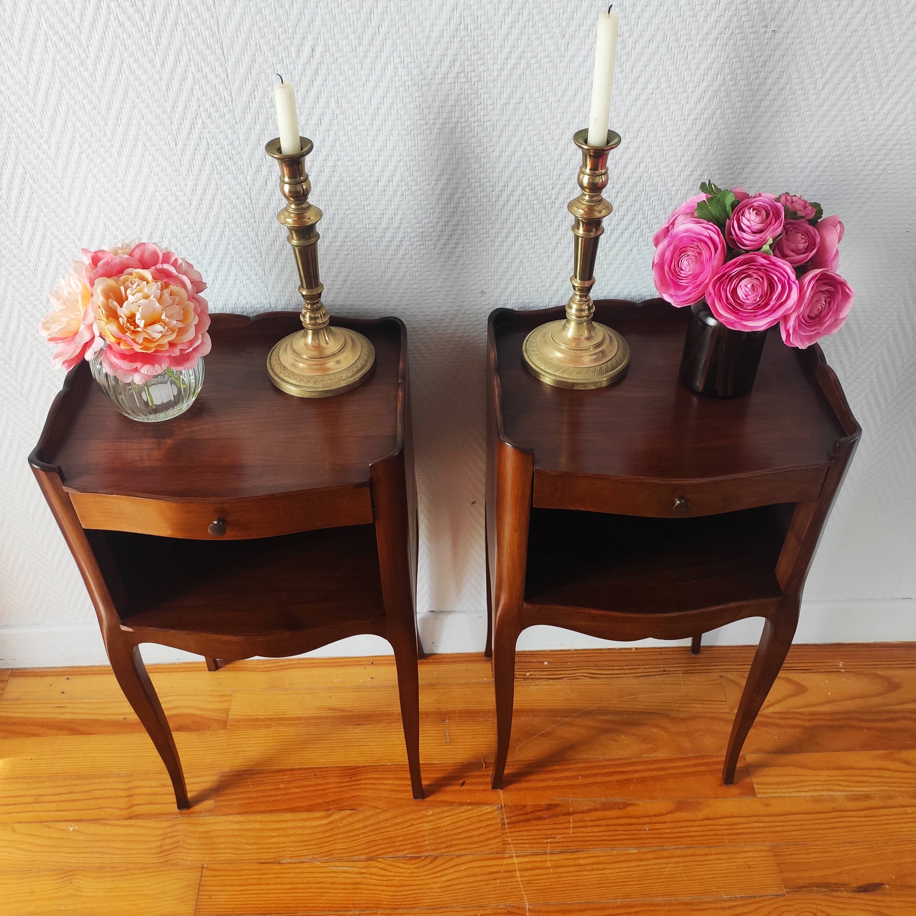 Paire de tables de chevet style Louis XV