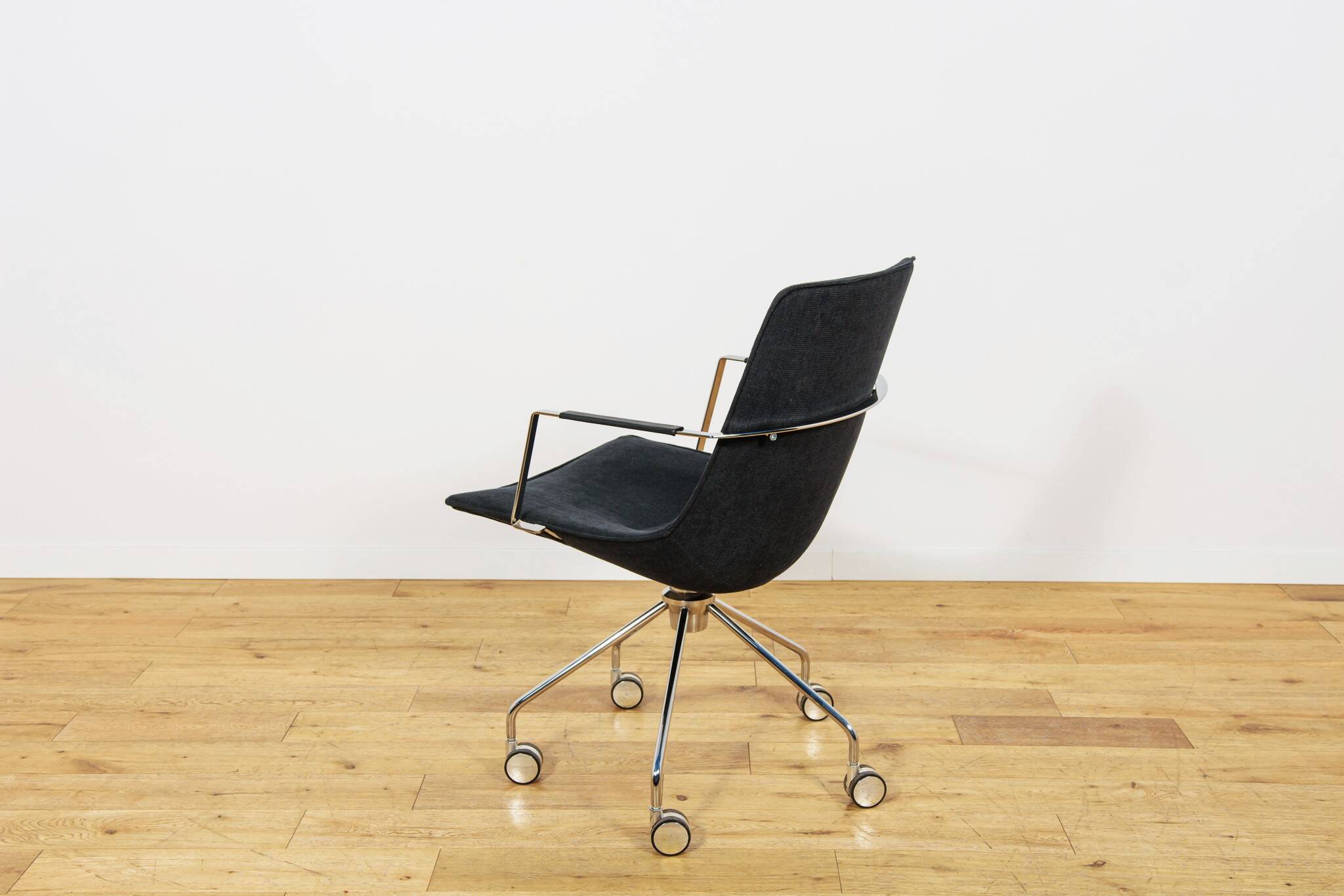 Mid-Century Conference Chairs "Comet" by Gunilla Allard for Lammhults, Sweden, 1990s, Set of 4