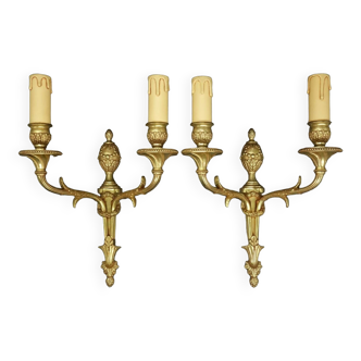 Pair of sconces with laurel garlands in Louis XVI style