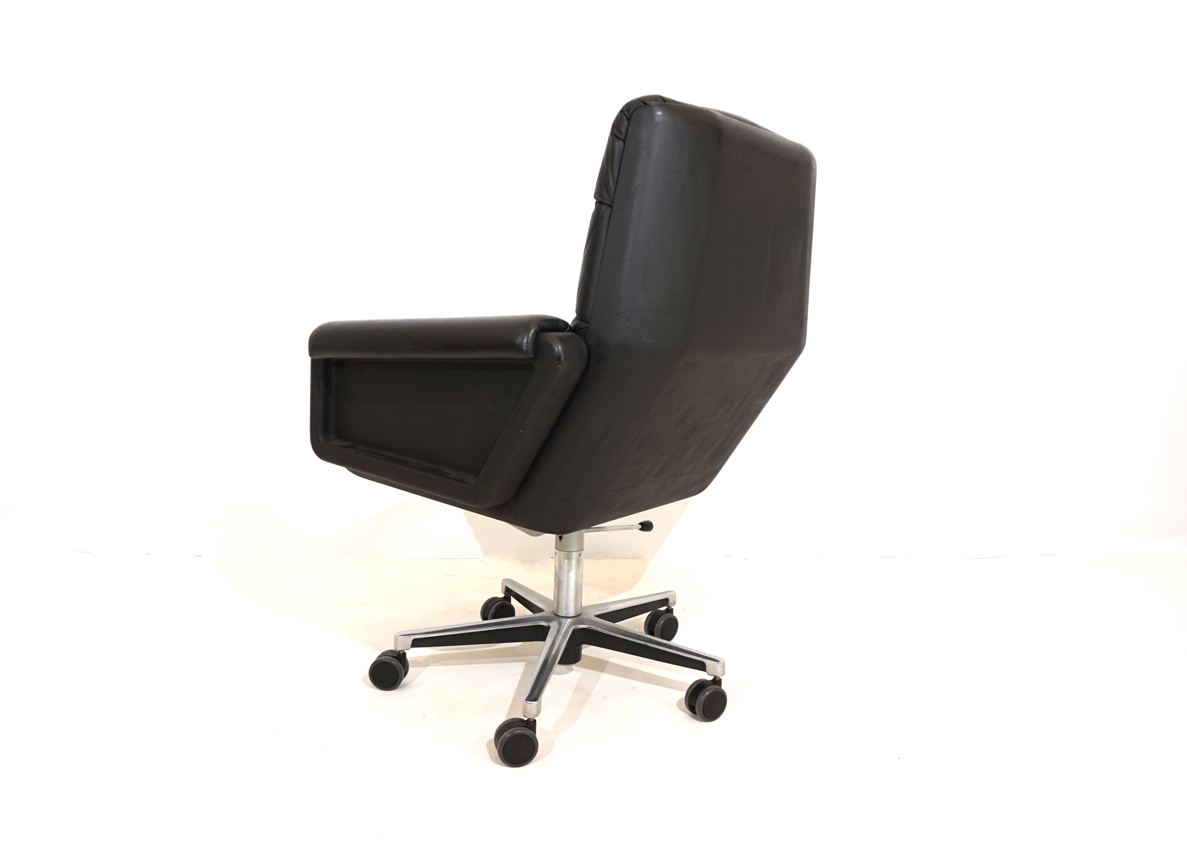 Chaise de bureau en cuir Mauser Seat 150 par Herbert Hirche