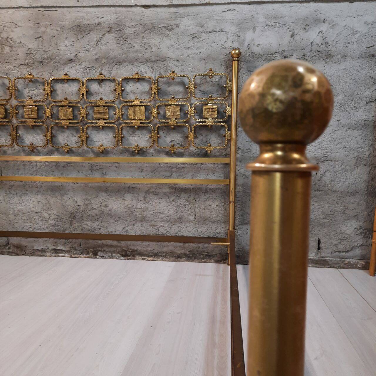 60s/70s bed design Luciano Frigerio in gilded brass