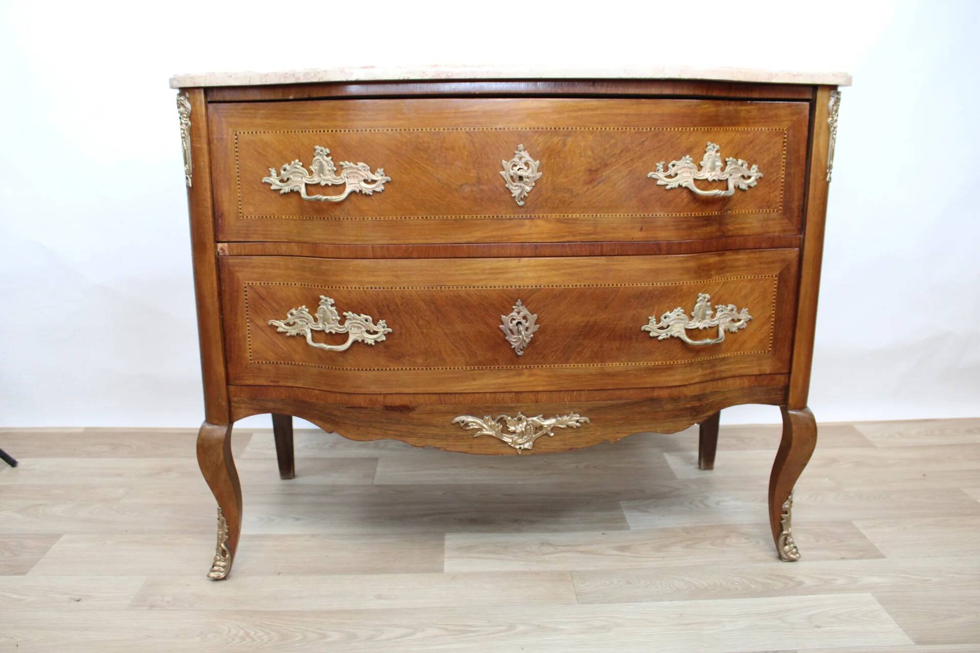 Commode sauteuse vintage scandinave en bois et marbre rose, années 1960