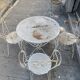 Table de jardin et 4 chaises en fer blanc