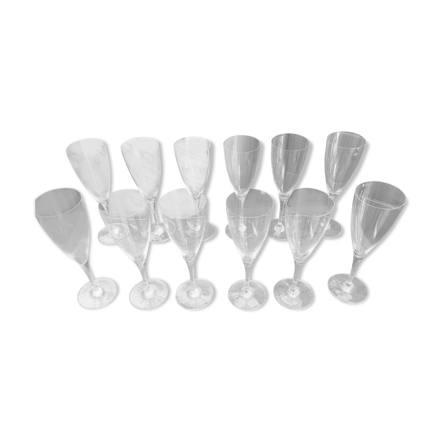 Service of 12 Baccarat champagne flutes.