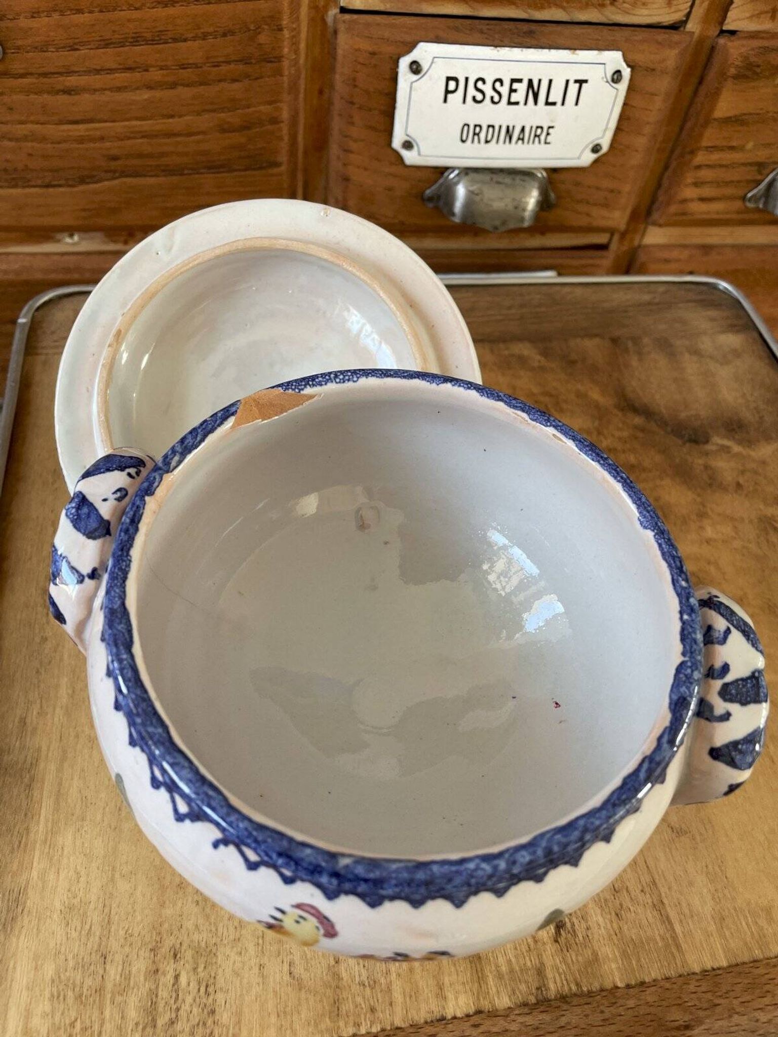 Soupière ancienne en terre cuite et faïence