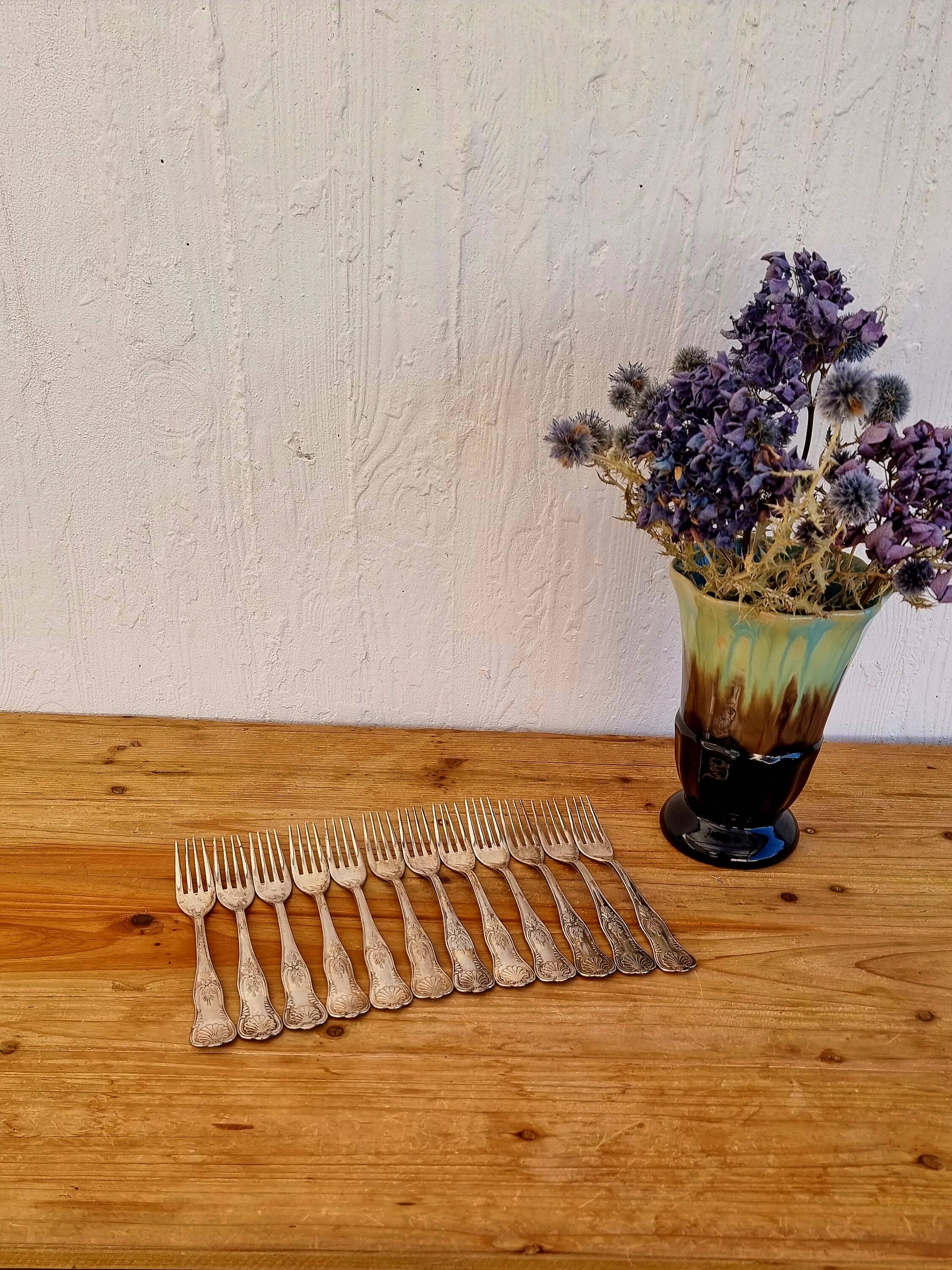 Set of 12 vintage rockery style forks