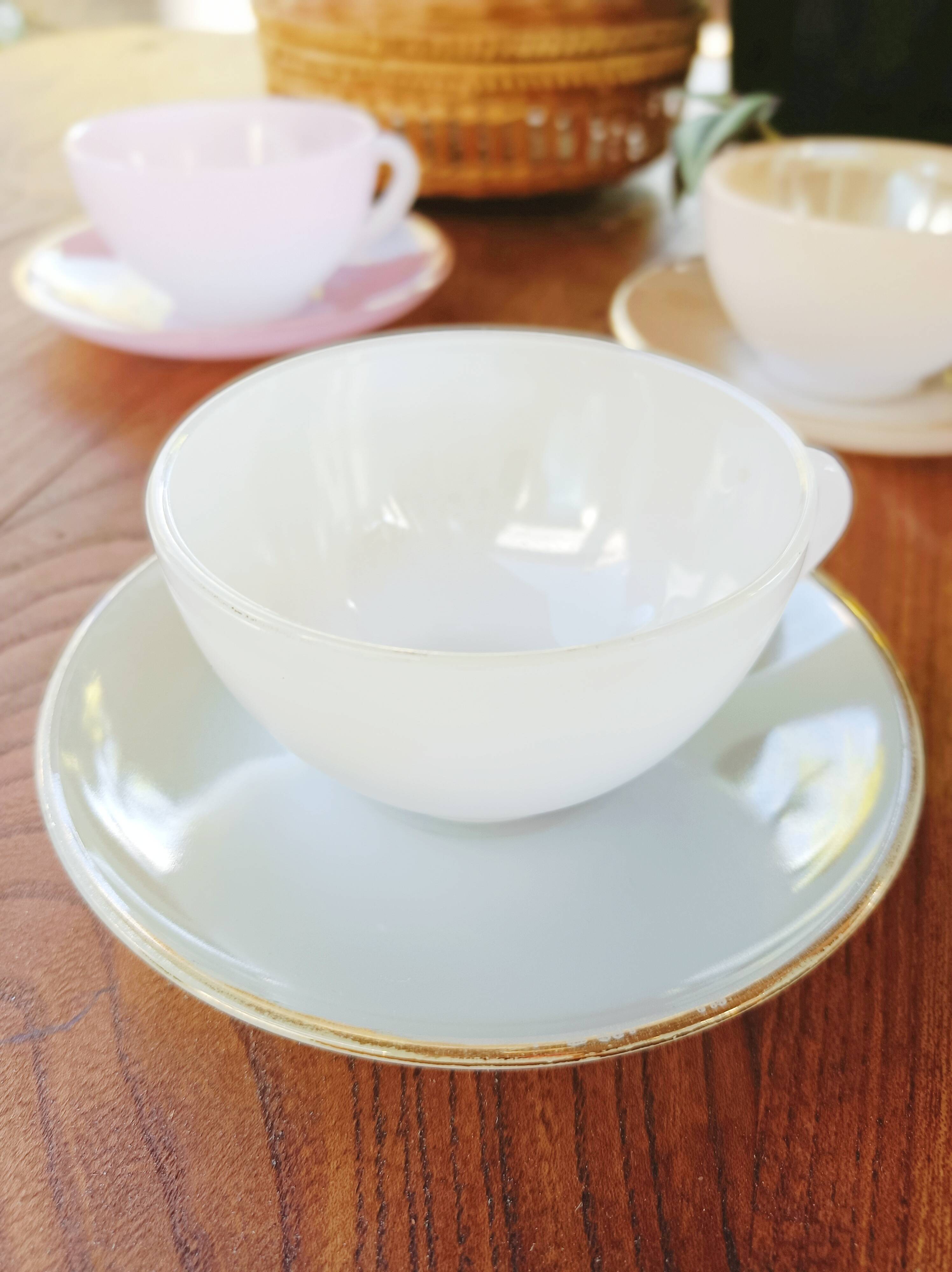 5 harlequin arcopal cups in opaline