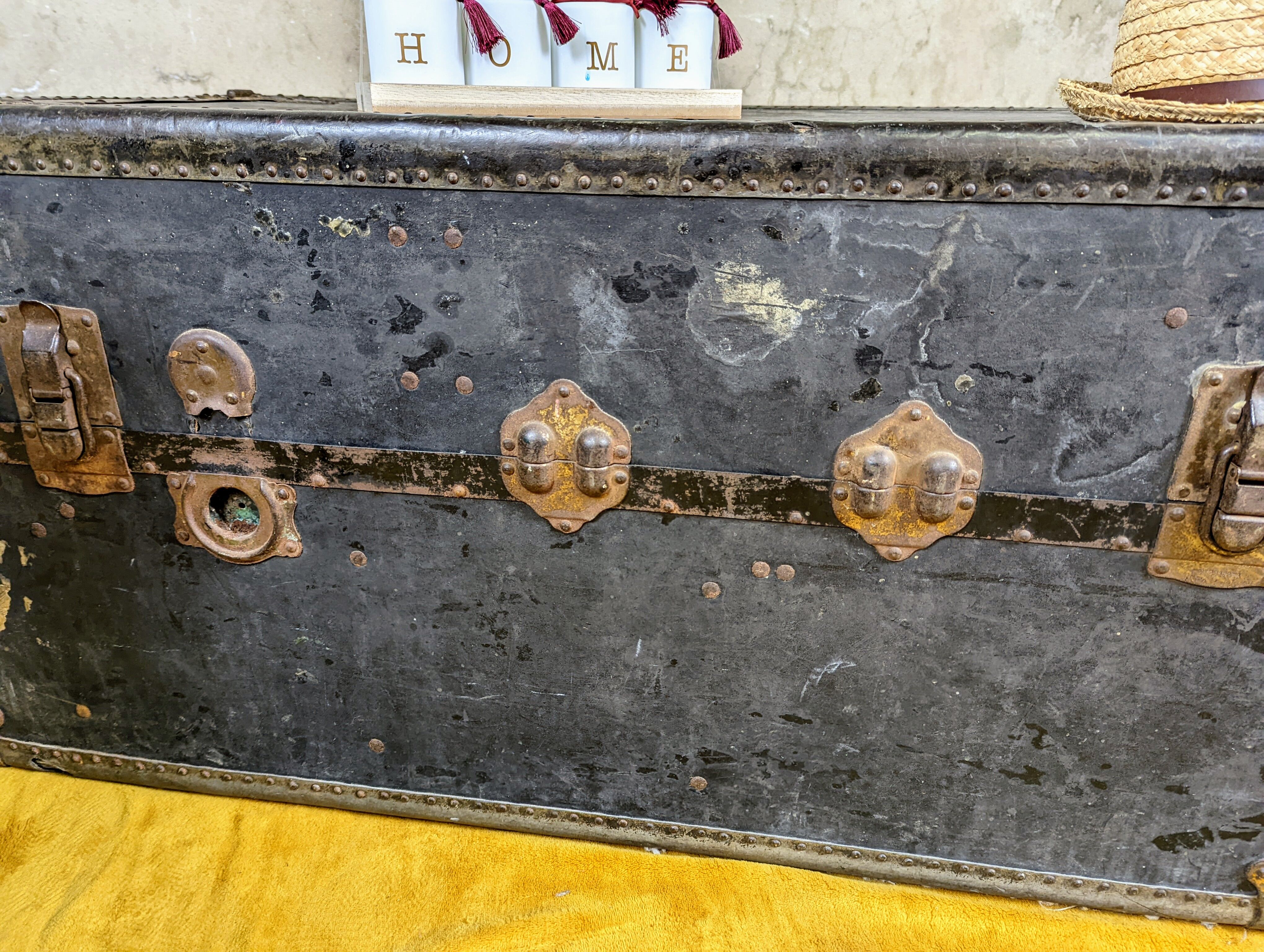 Antique travel trunk mendel trunk