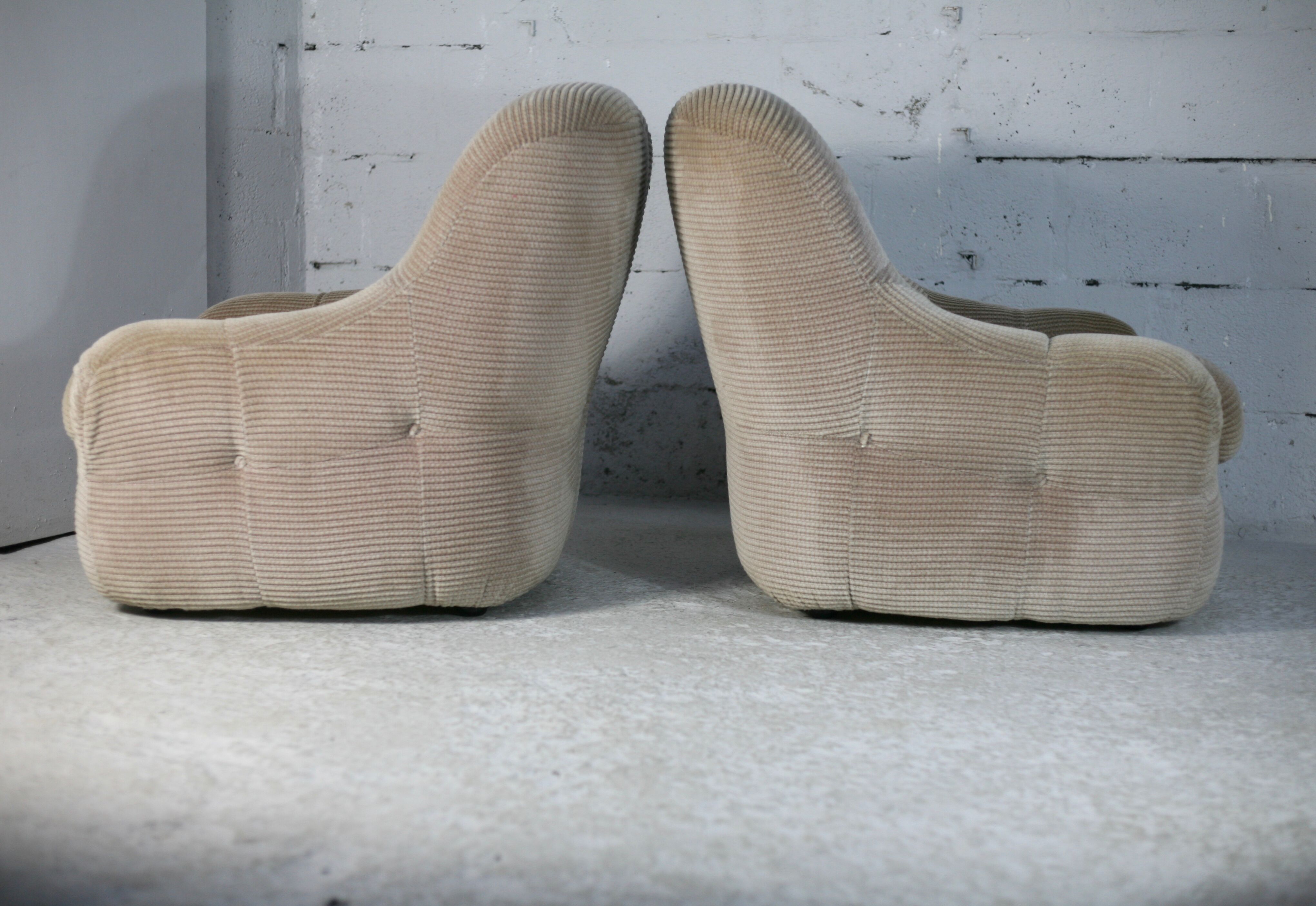 Pair of armchairs "space age". Beige corduroy velvet. France, circa 1970