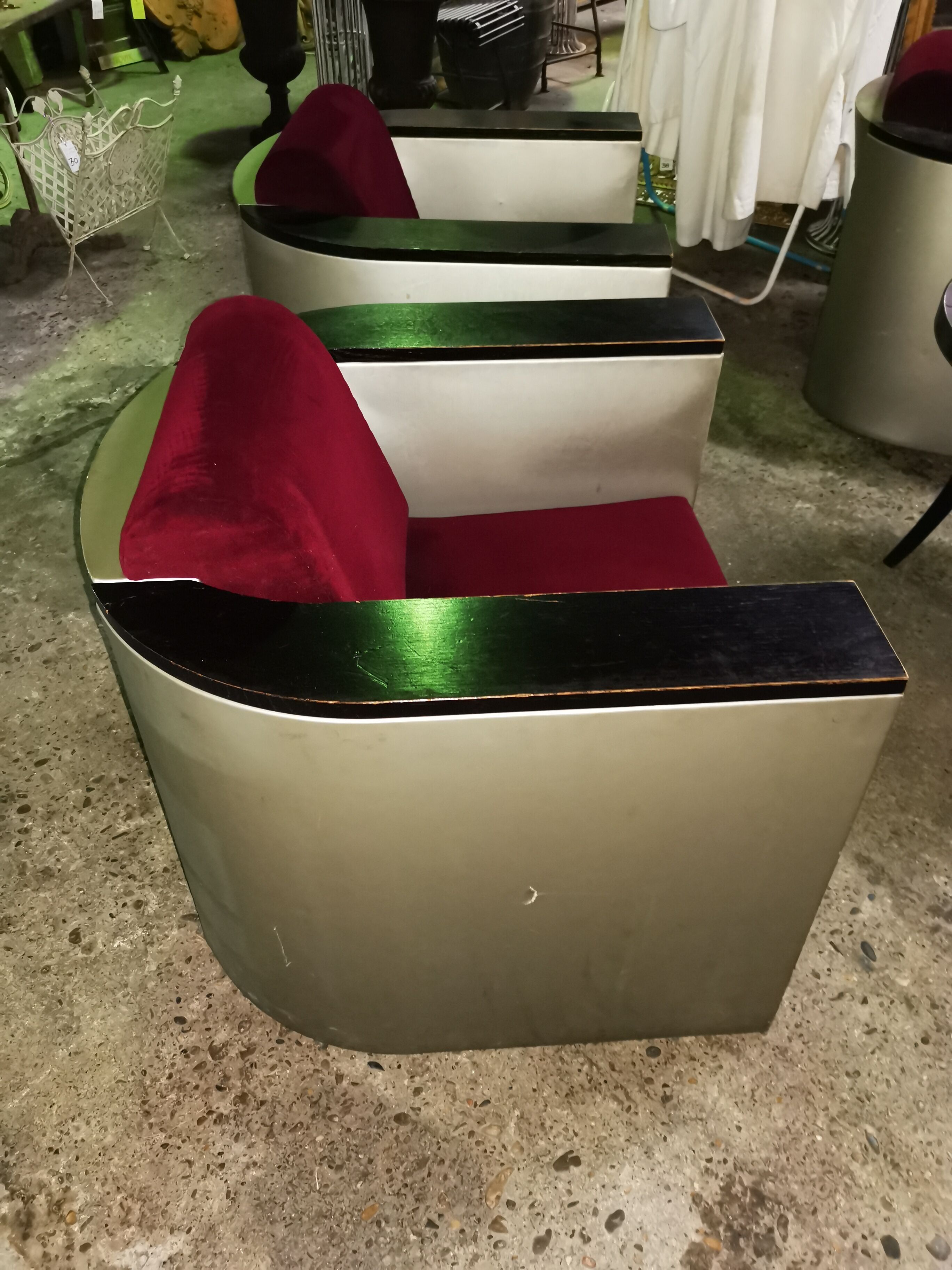 Set f 2 vintage club chairs and table